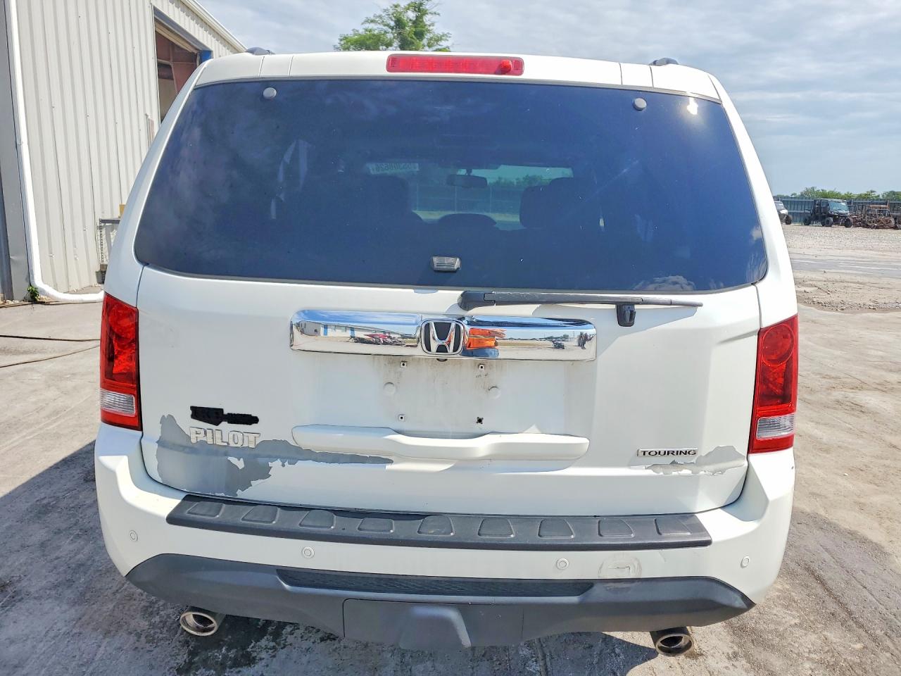 2015 Honda Pilot Touring White vin: 5FNYF3H99FB023020