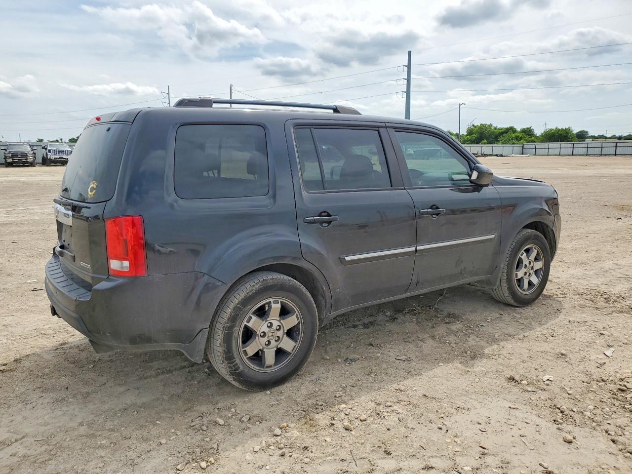2011 Honda Pilot Touring Black vin: 5FNYF3H9XBB030682