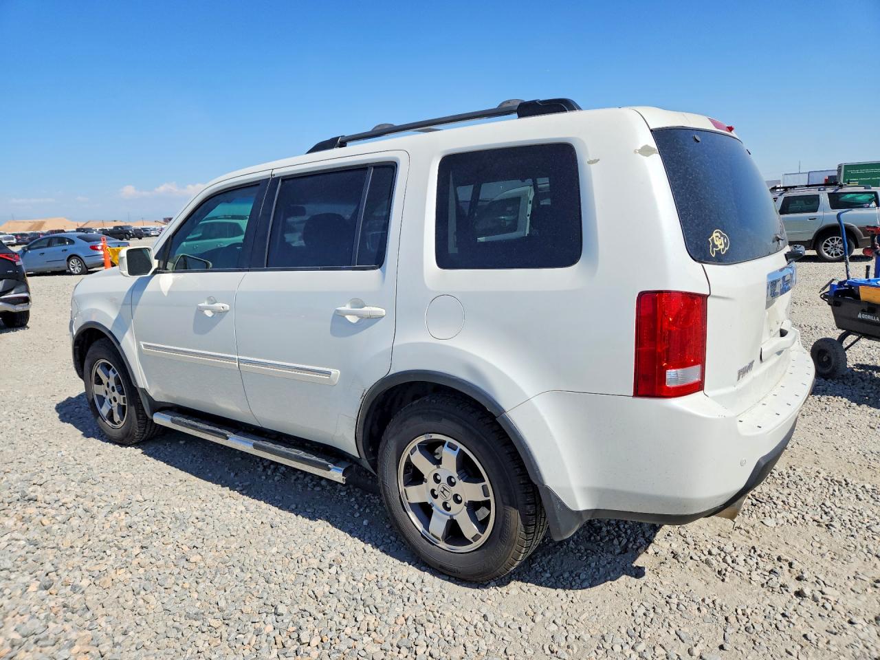 2011 Honda Pilot Touring White vin: 5FNYF3H9XBB052262