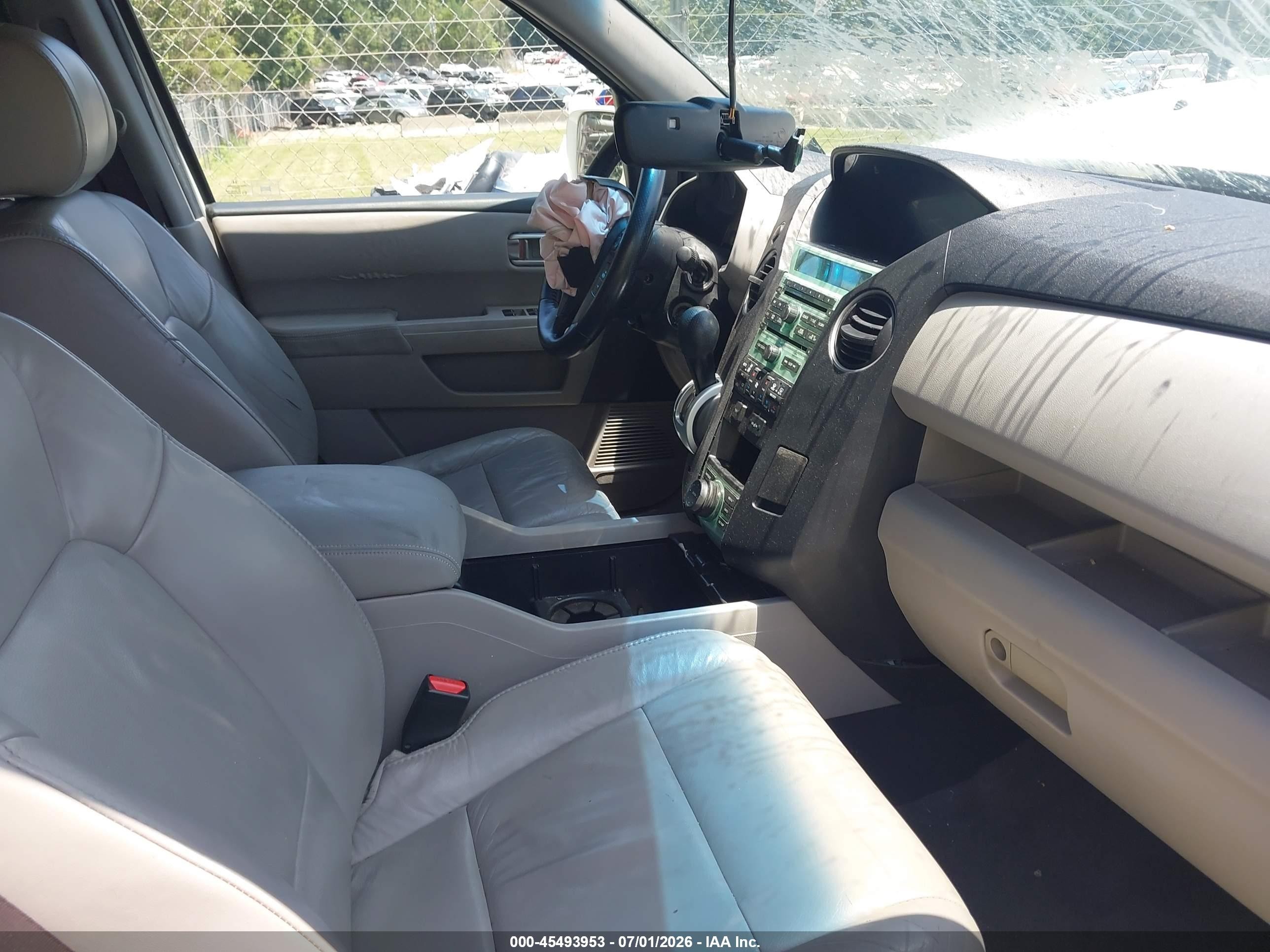 2011 Honda Pilot Touring White vin: 5FNYF3H9XBB057428