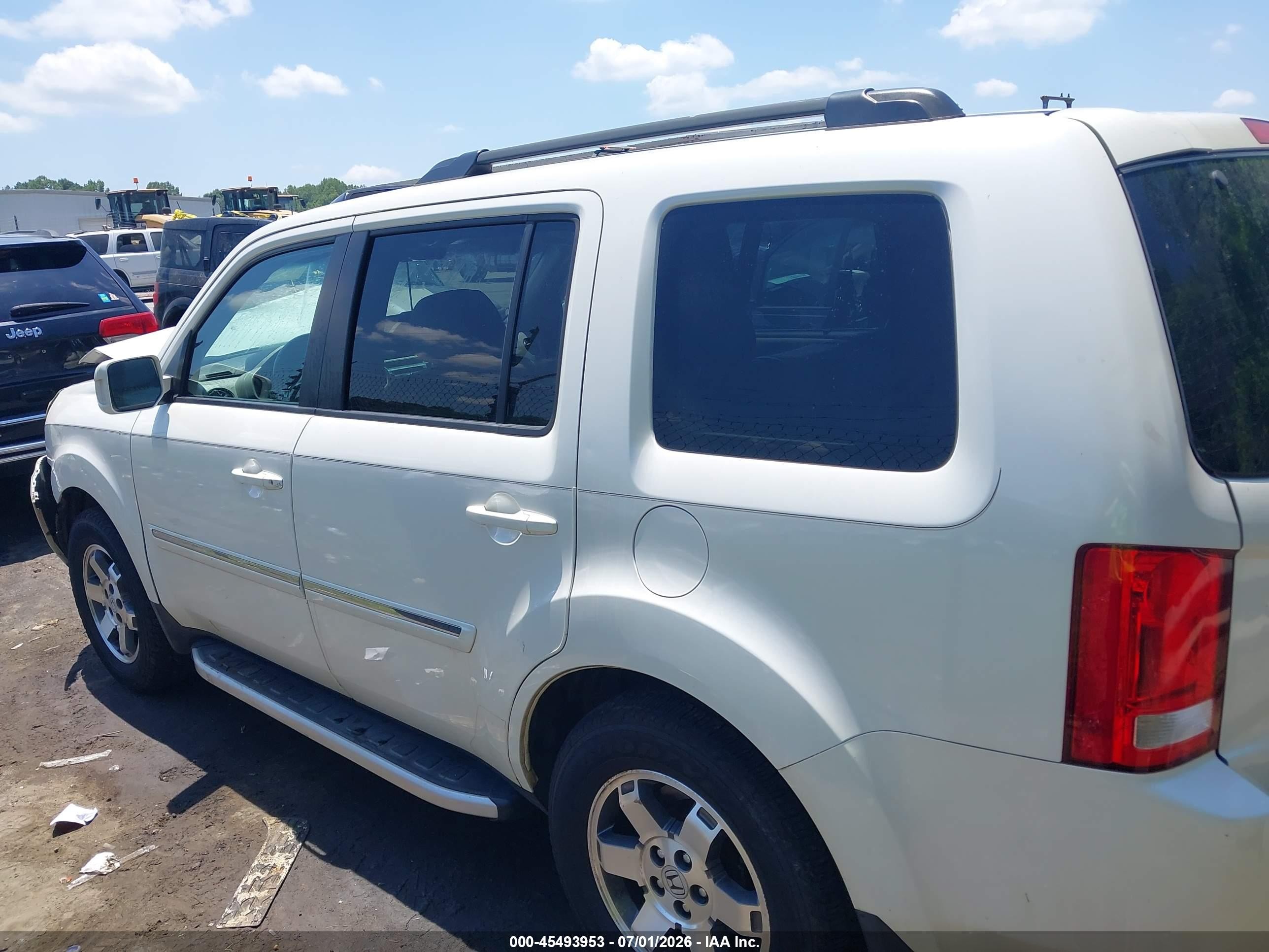 2011 Honda Pilot Touring White vin: 5FNYF3H9XBB057428