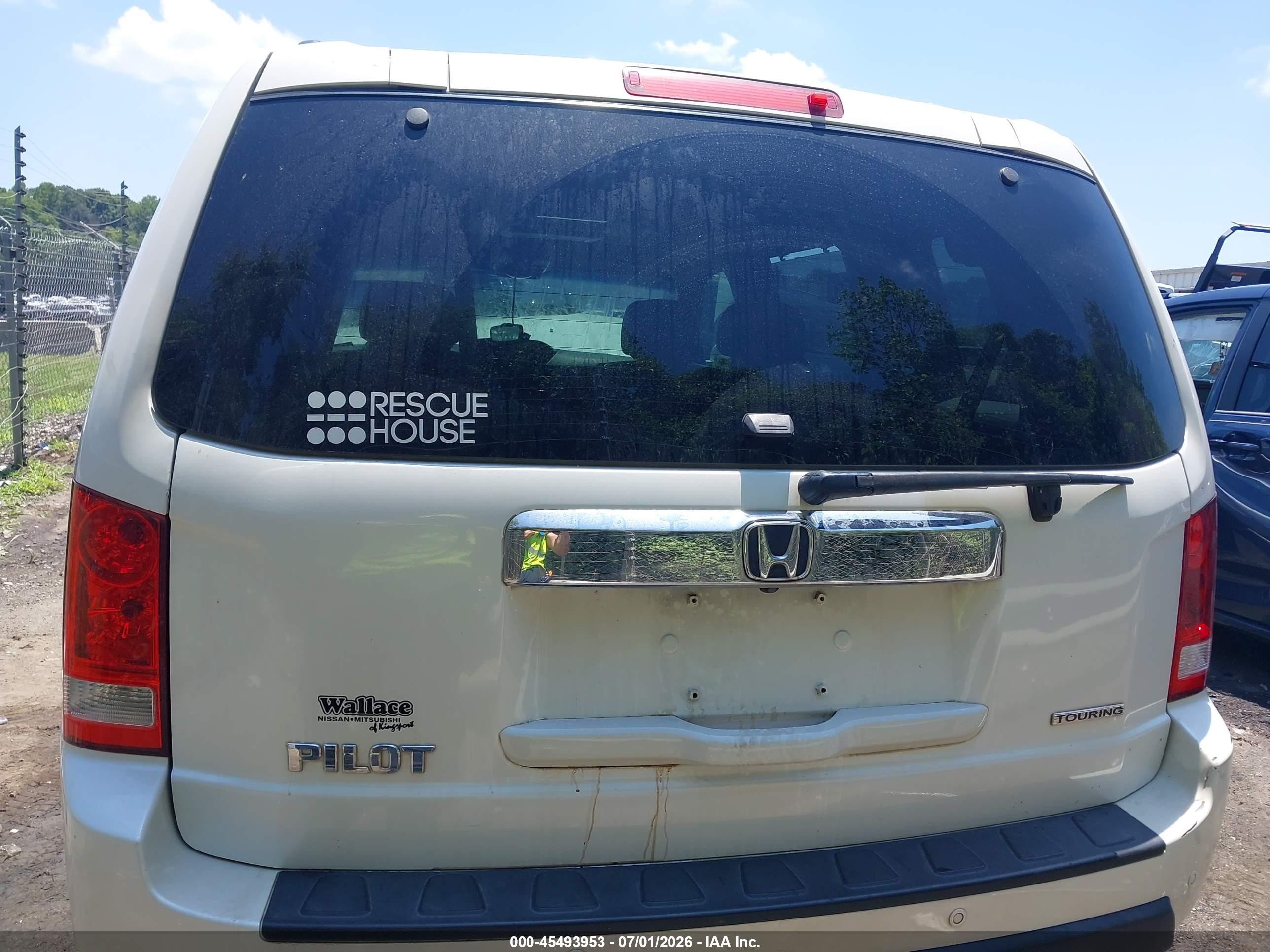 2011 Honda Pilot Touring White vin: 5FNYF3H9XBB057428