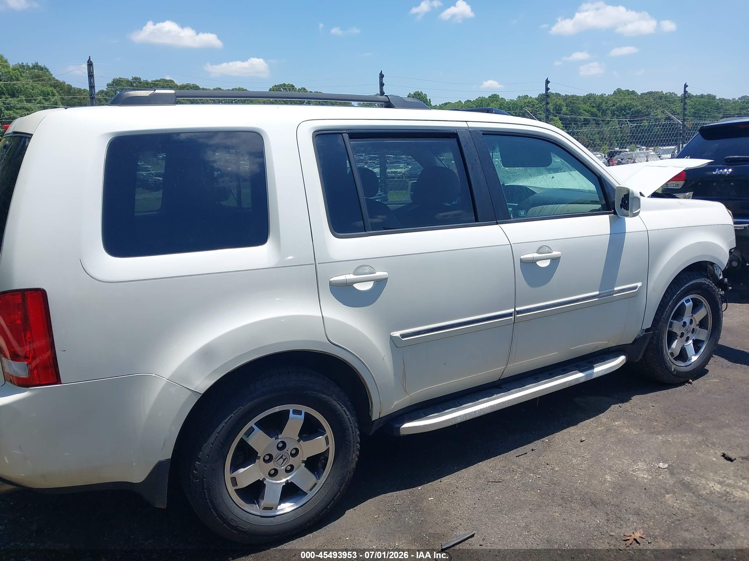 2011 Honda Pilot Touring White vin: 5FNYF3H9XBB057428