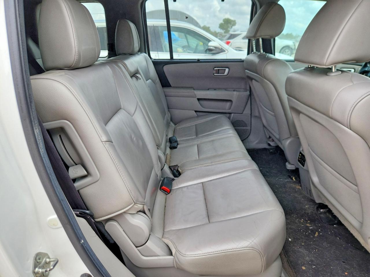 2012 Honda Pilot Touring White vin: 5FNYF3H9XCB018002