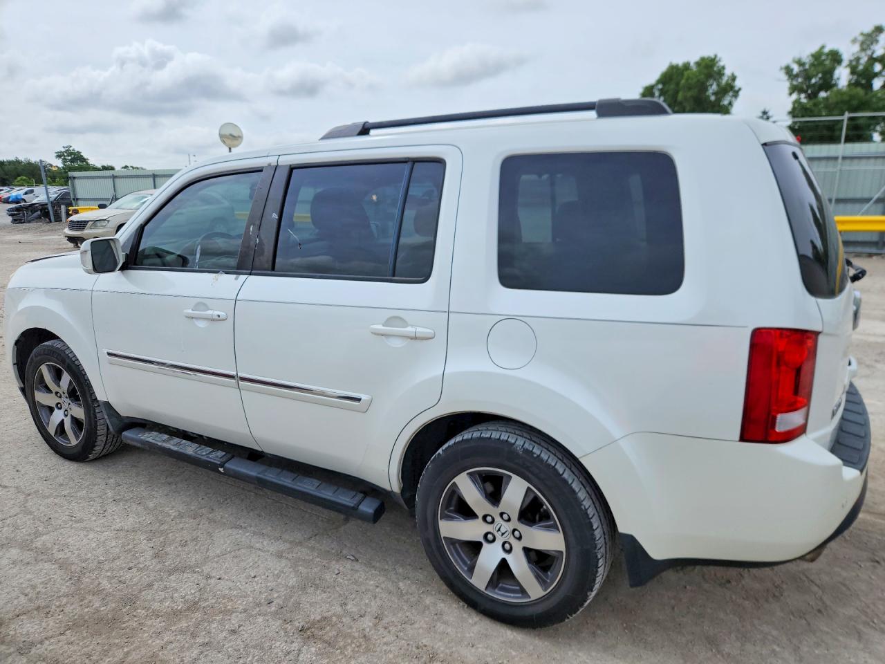 2012 Honda Pilot Touring White vin: 5FNYF3H9XCB018002