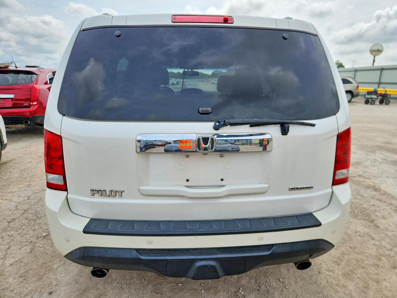2012 Honda Pilot Touring White vin: 5FNYF3H9XCB018002