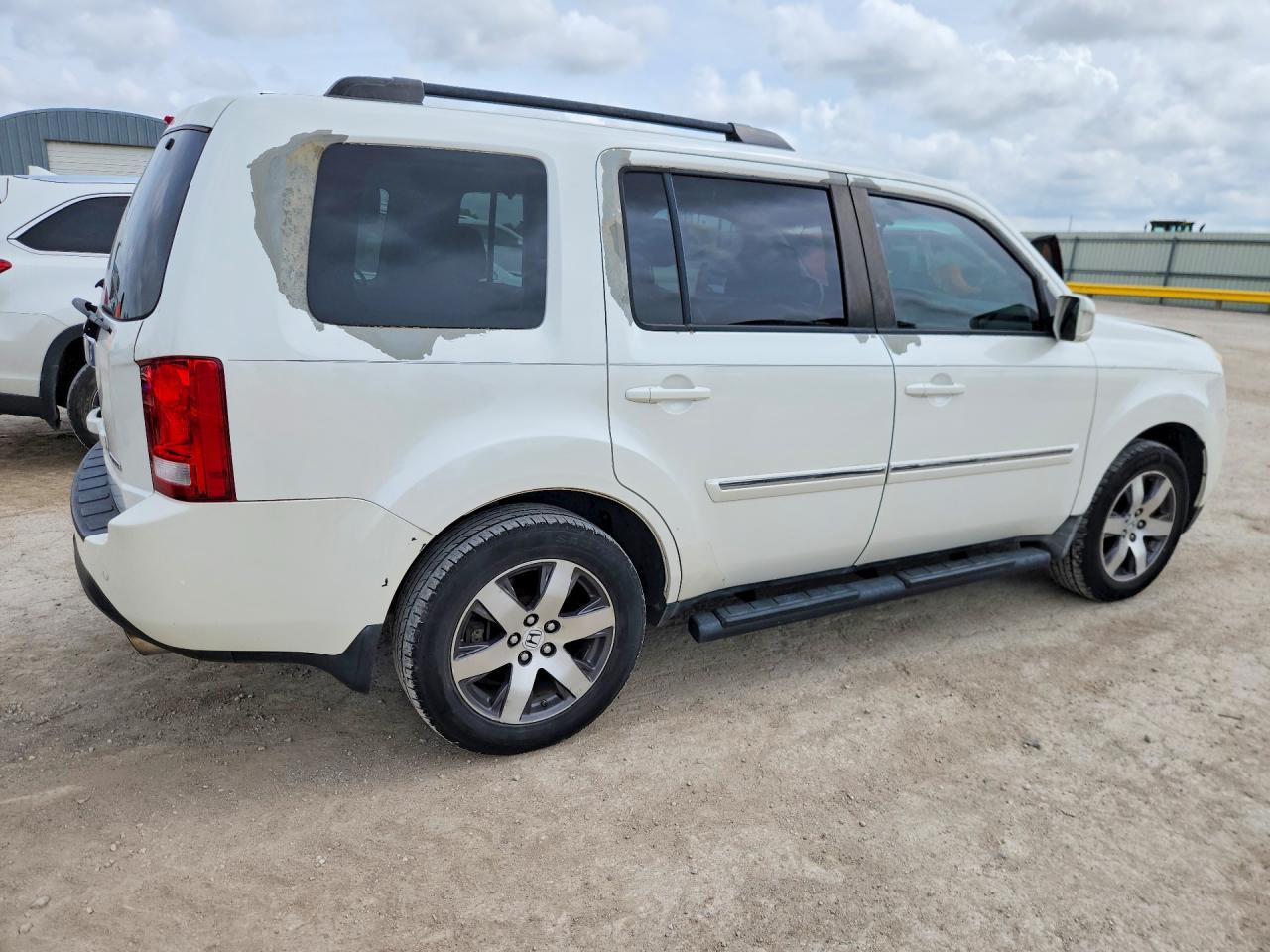 2012 Honda Pilot Touring White vin: 5FNYF3H9XCB018002