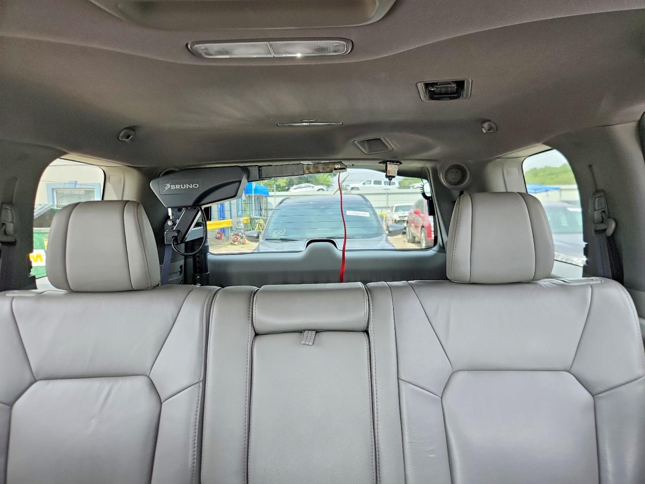 2012 Honda Pilot Touring White vin: 5FNYF3H9XCB018002