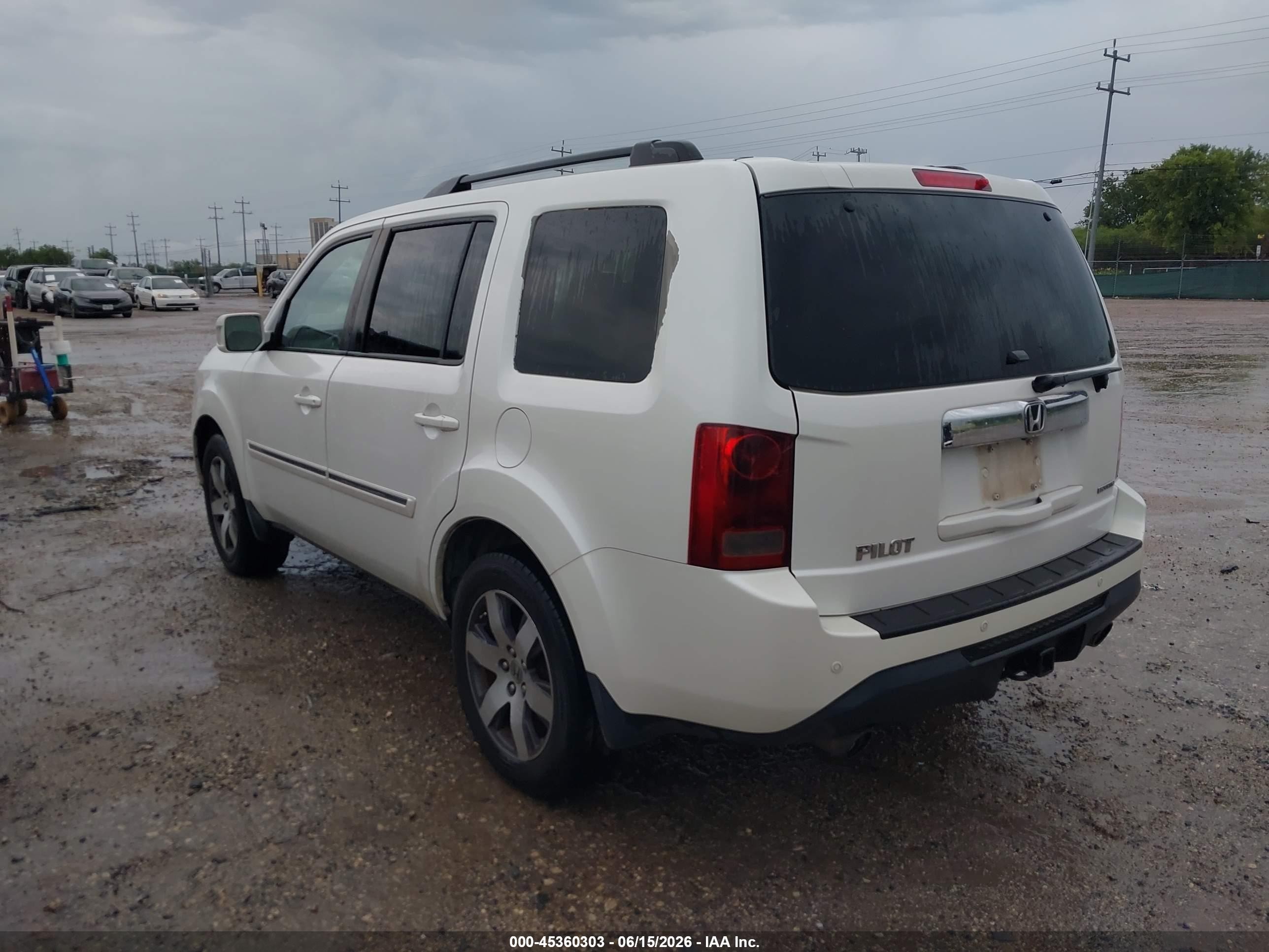 2012 Honda Pilot Touring White vin: 5FNYF3H9XCB027122