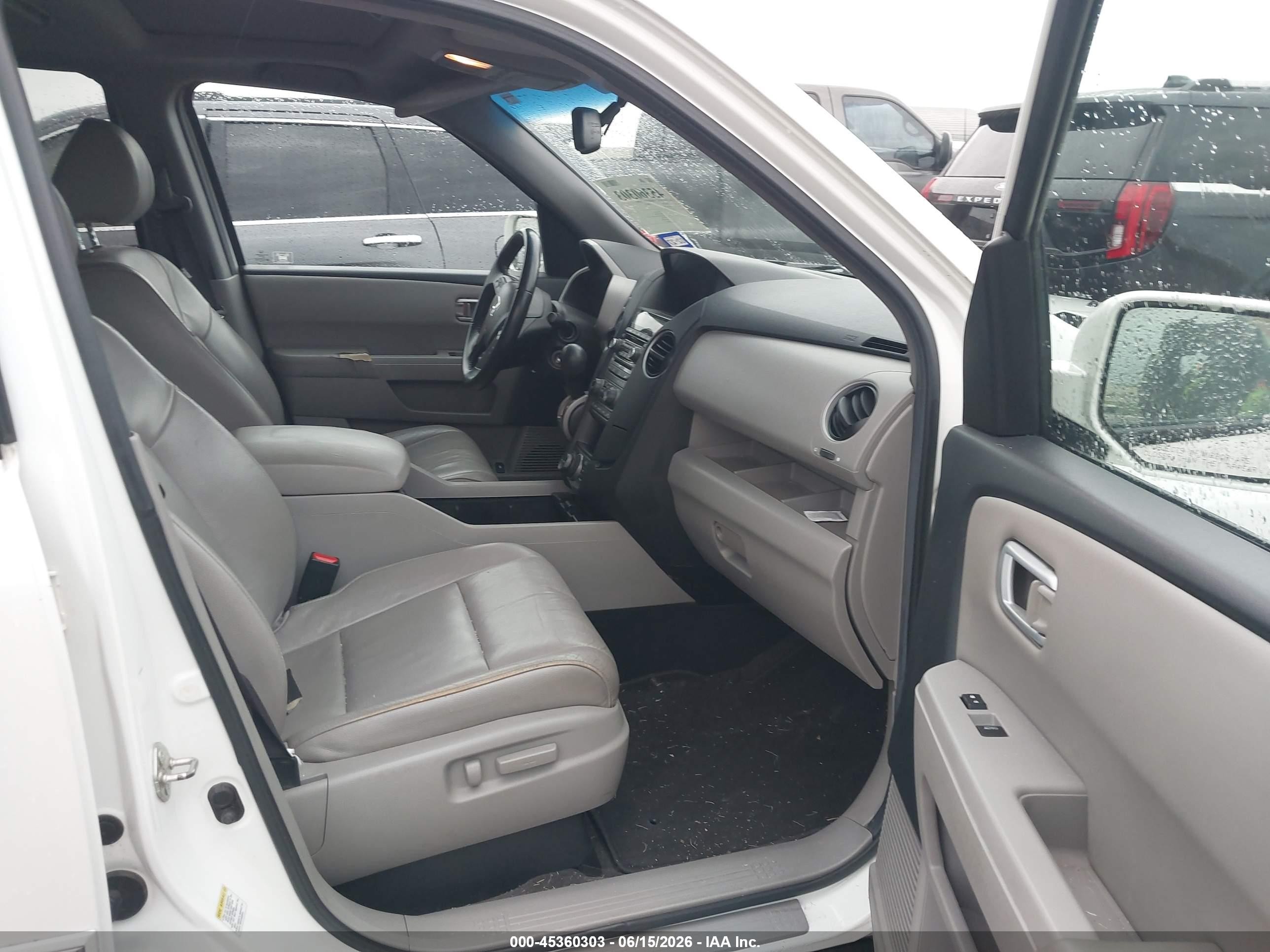 2012 Honda Pilot Touring White vin: 5FNYF3H9XCB027122