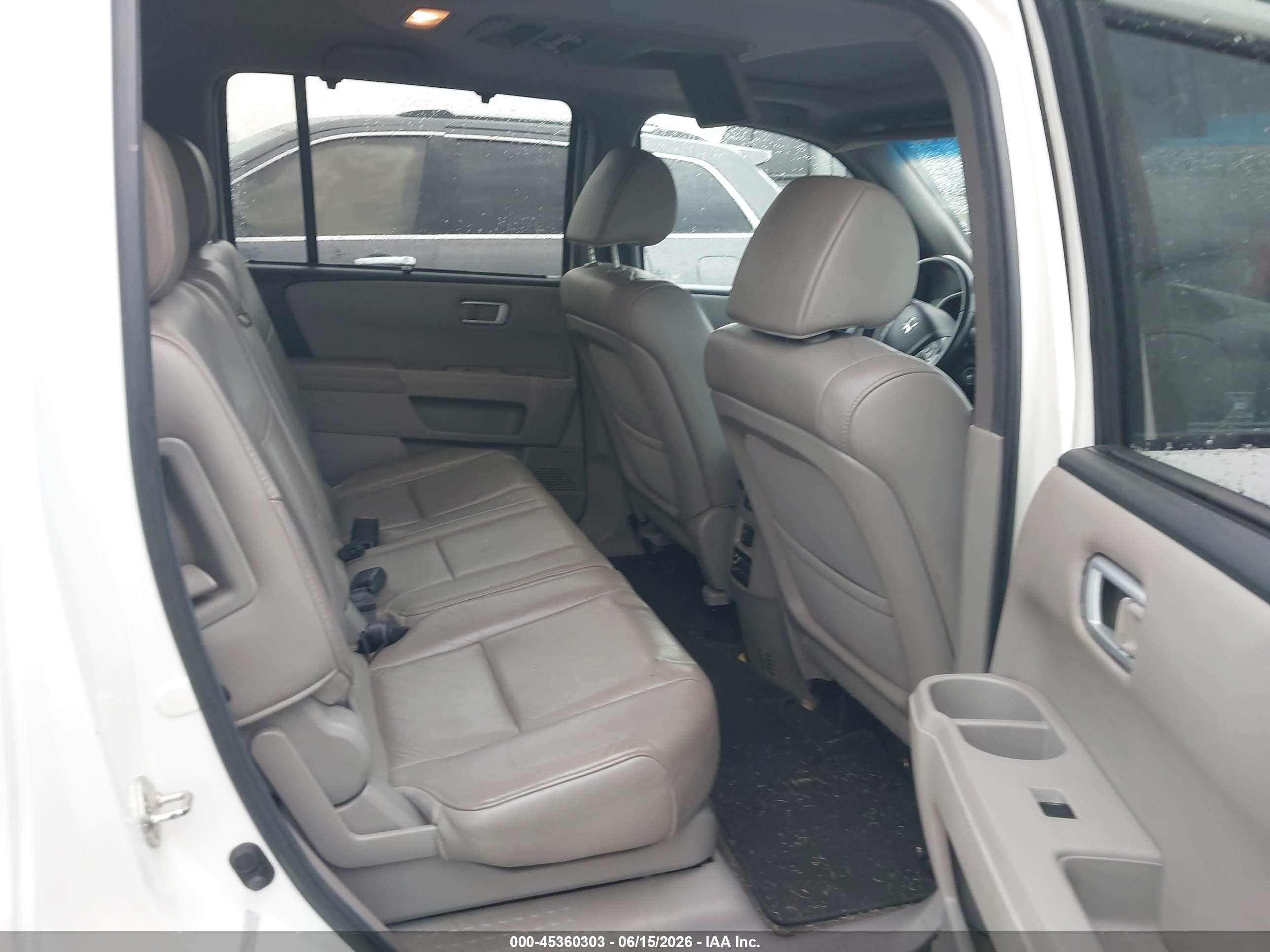 2012 Honda Pilot Touring White vin: 5FNYF3H9XCB027122