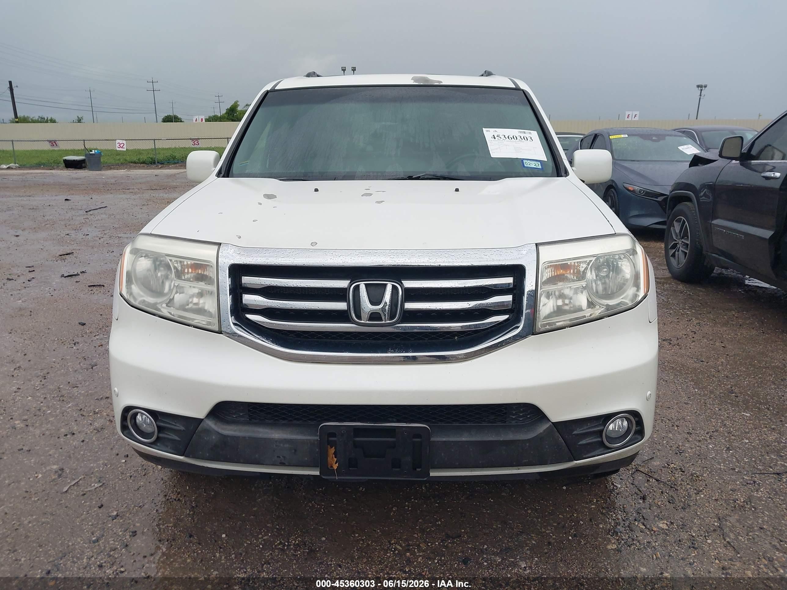 2012 Honda Pilot Touring White vin: 5FNYF3H9XCB027122