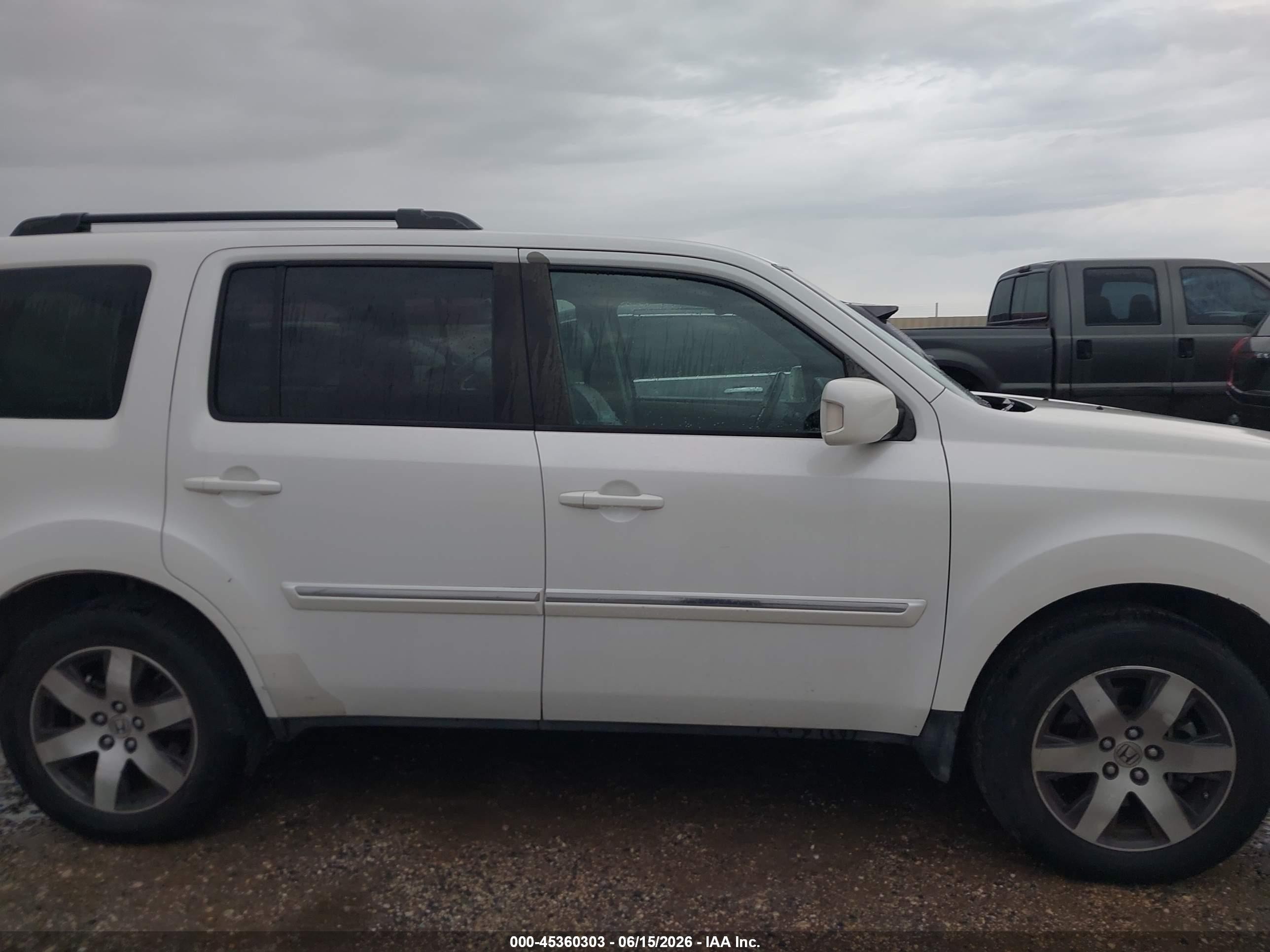 2012 Honda Pilot Touring White vin: 5FNYF3H9XCB027122