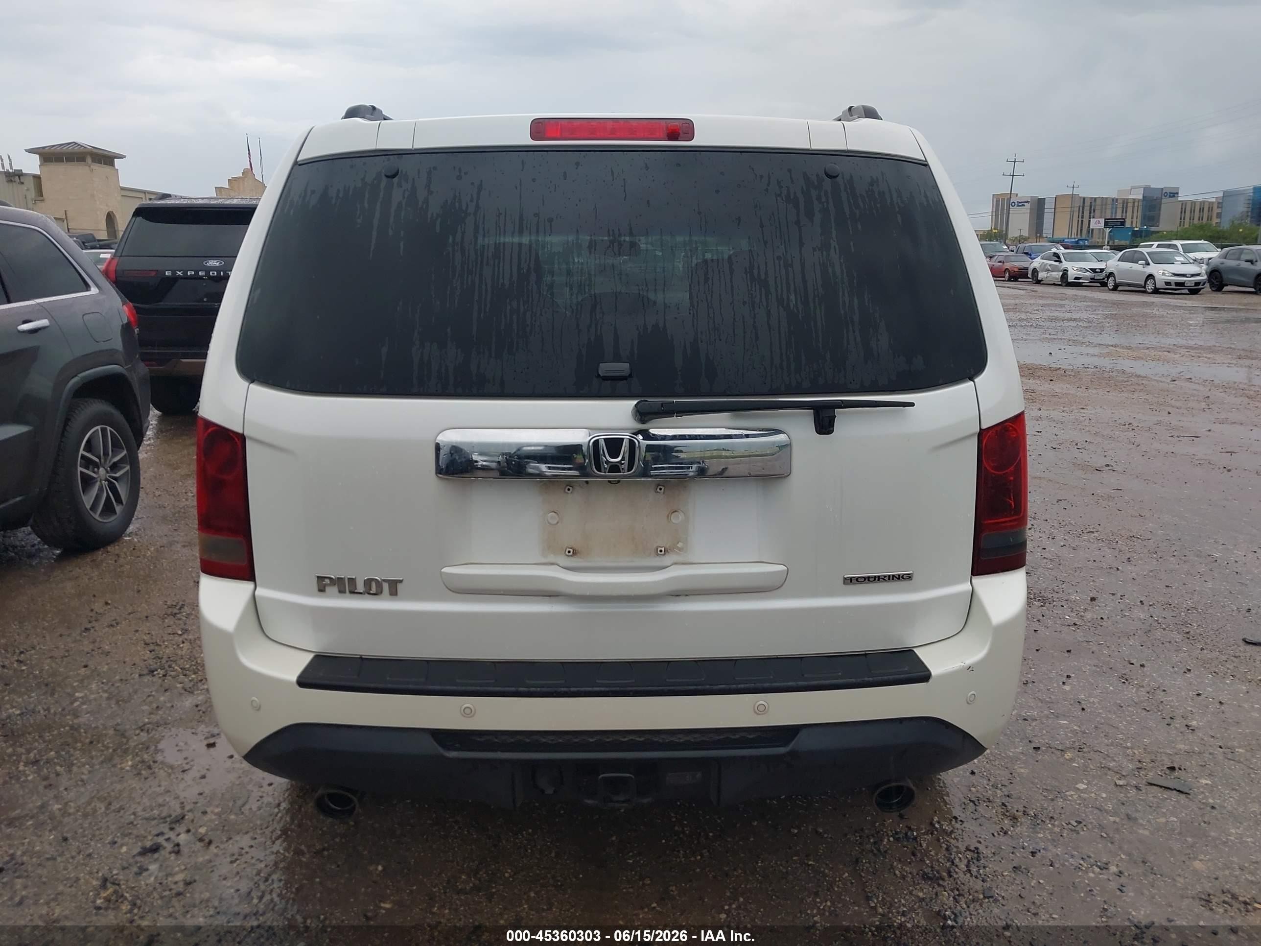2012 Honda Pilot Touring White vin: 5FNYF3H9XCB027122