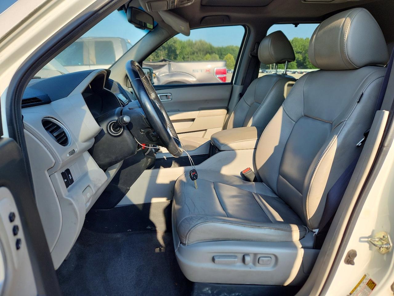 2012 Honda Pilot Touring White vin: 5FNYF3H9XCB040792