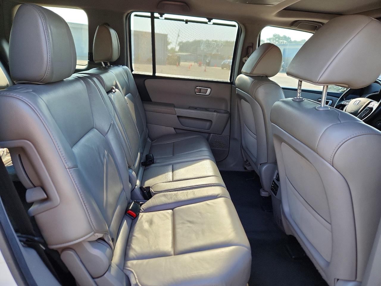 2012 Honda Pilot Touring White vin: 5FNYF3H9XCB040792