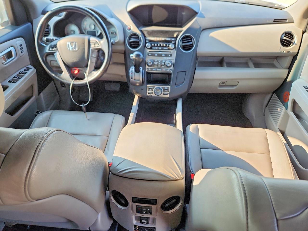 2012 Honda Pilot Touring White vin: 5FNYF3H9XCB040792