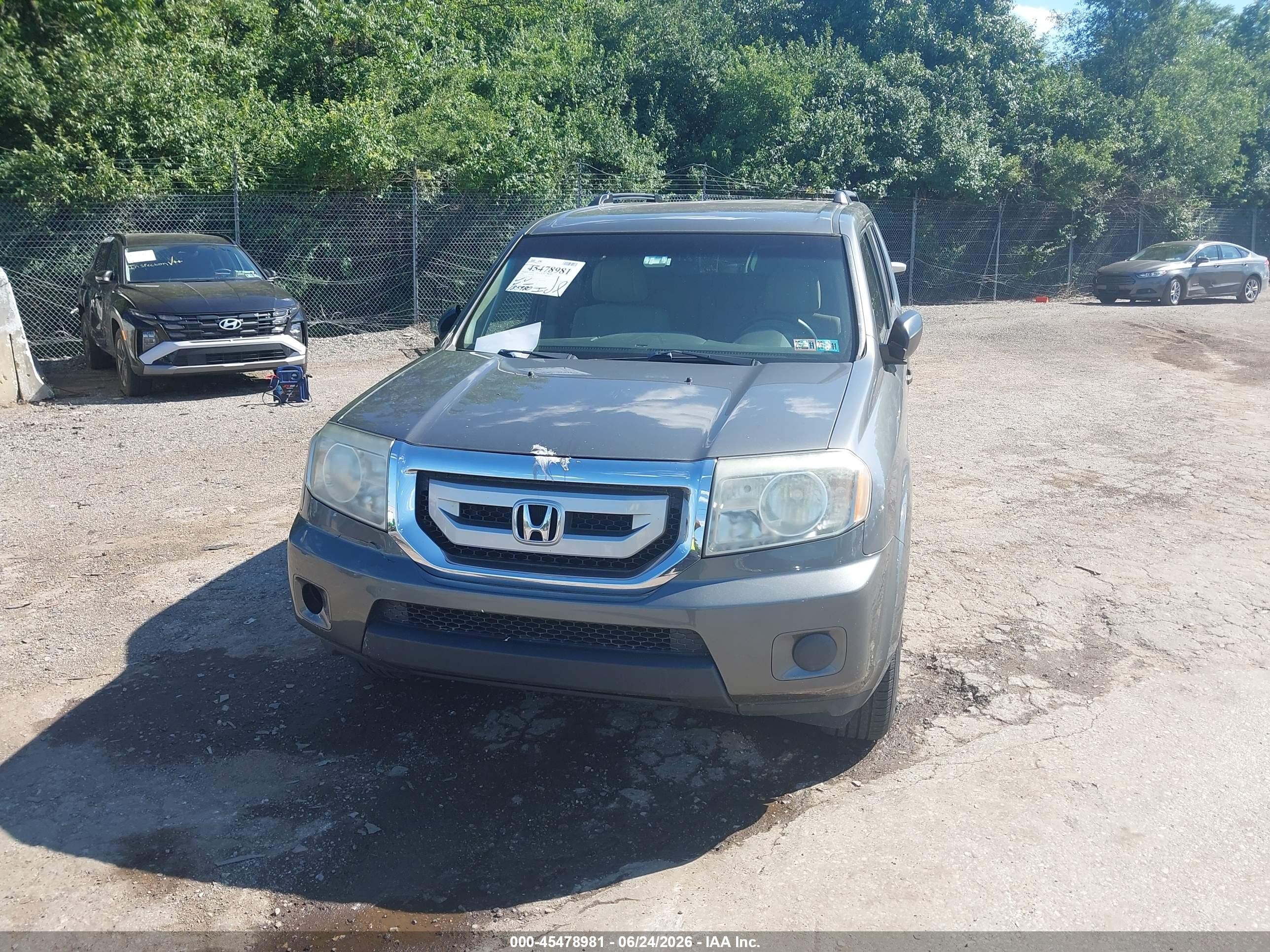 2009 Honda Pilot Lx Gray vin: 5FNYF48209B013411
