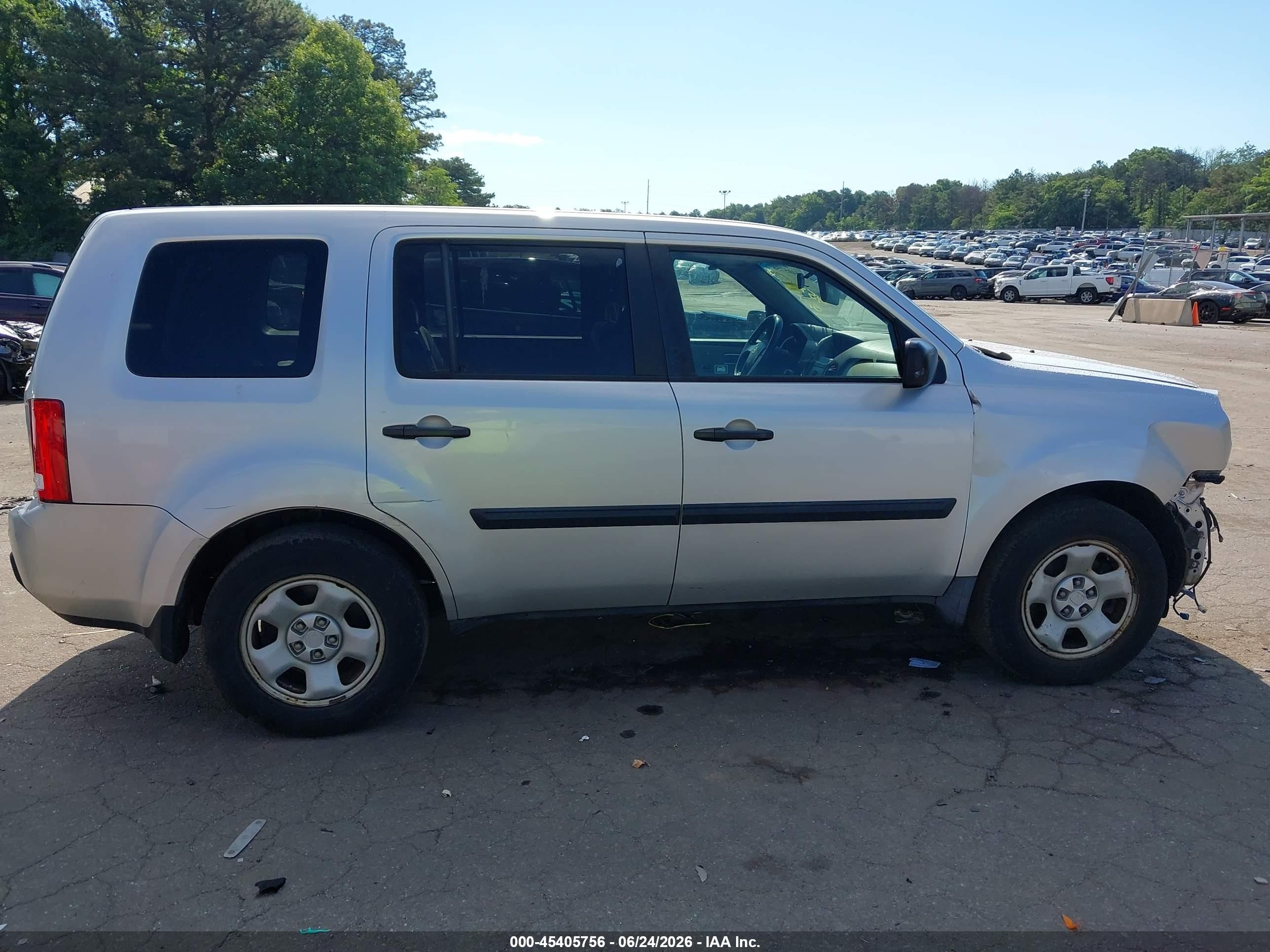 2009 Honda Pilot Lx Silver vin: 5FNYF482X9B047064