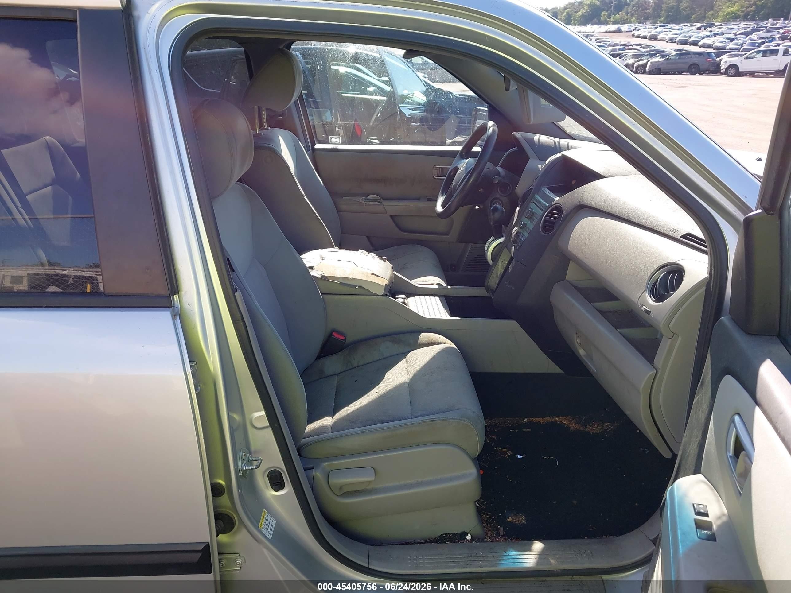 2009 Honda Pilot Lx Silver vin: 5FNYF482X9B047064