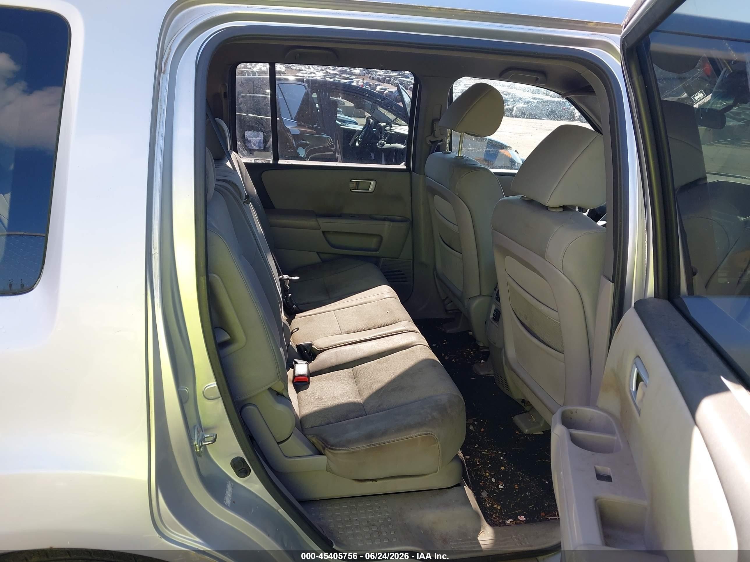 2009 Honda Pilot Lx Silver vin: 5FNYF482X9B047064