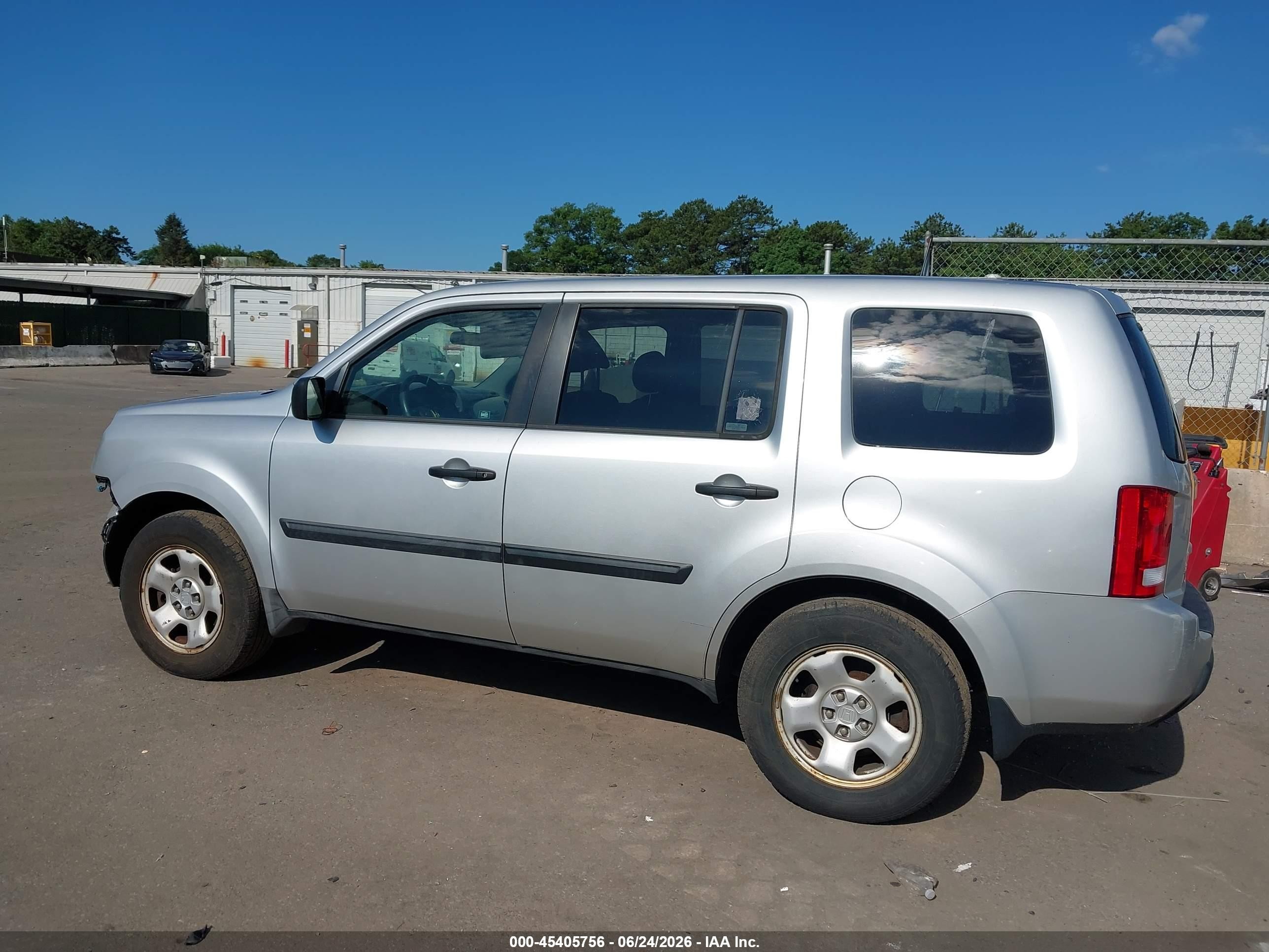 2009 Honda Pilot Lx Silver vin: 5FNYF482X9B047064