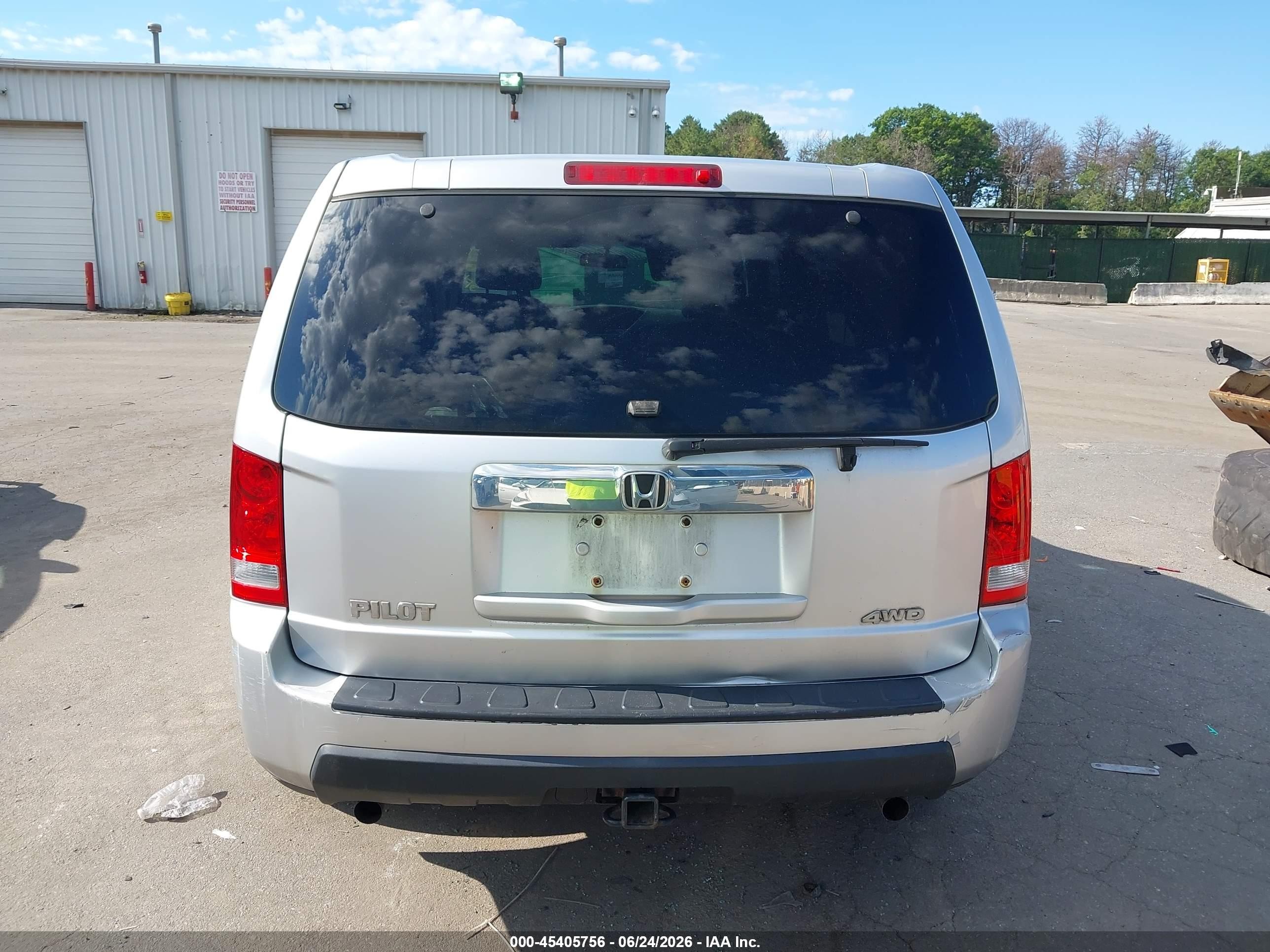 2009 Honda Pilot Lx Silver vin: 5FNYF482X9B047064