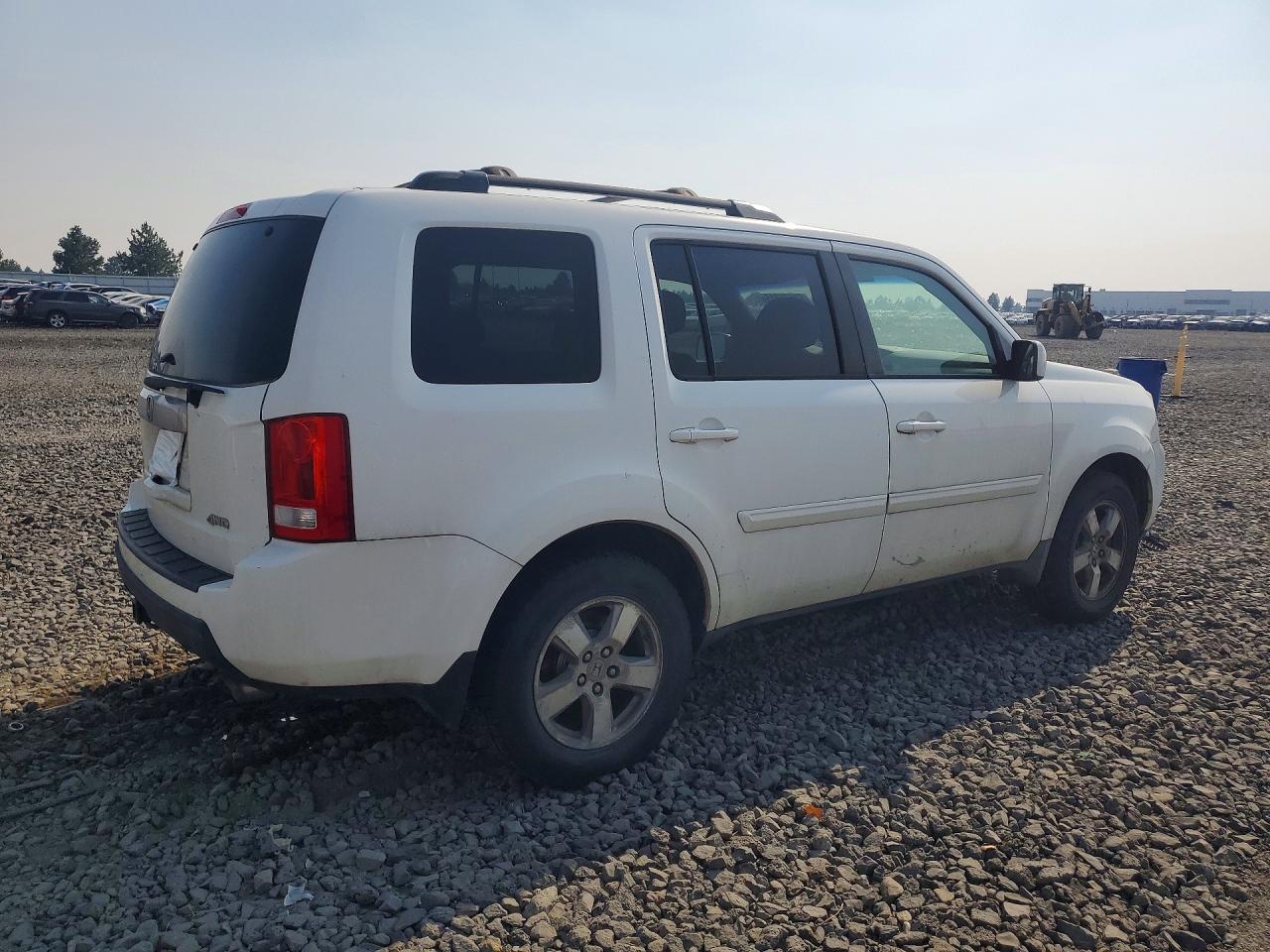 2009 Honda Pilot Ex White vin: 5FNYF48409B045647
