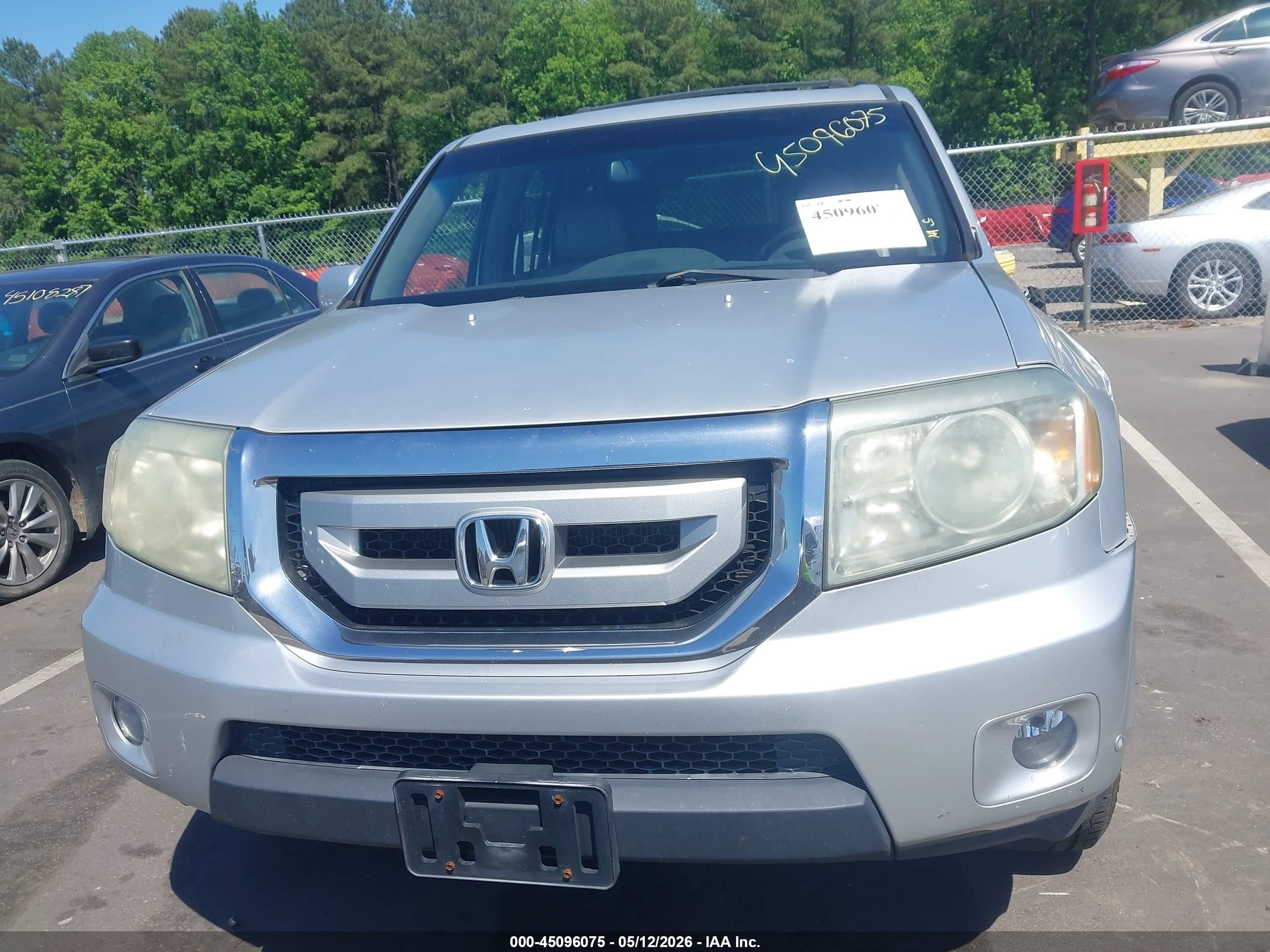 2009 Honda Pilot Touring Silver vin: 5FNYF48839B027677