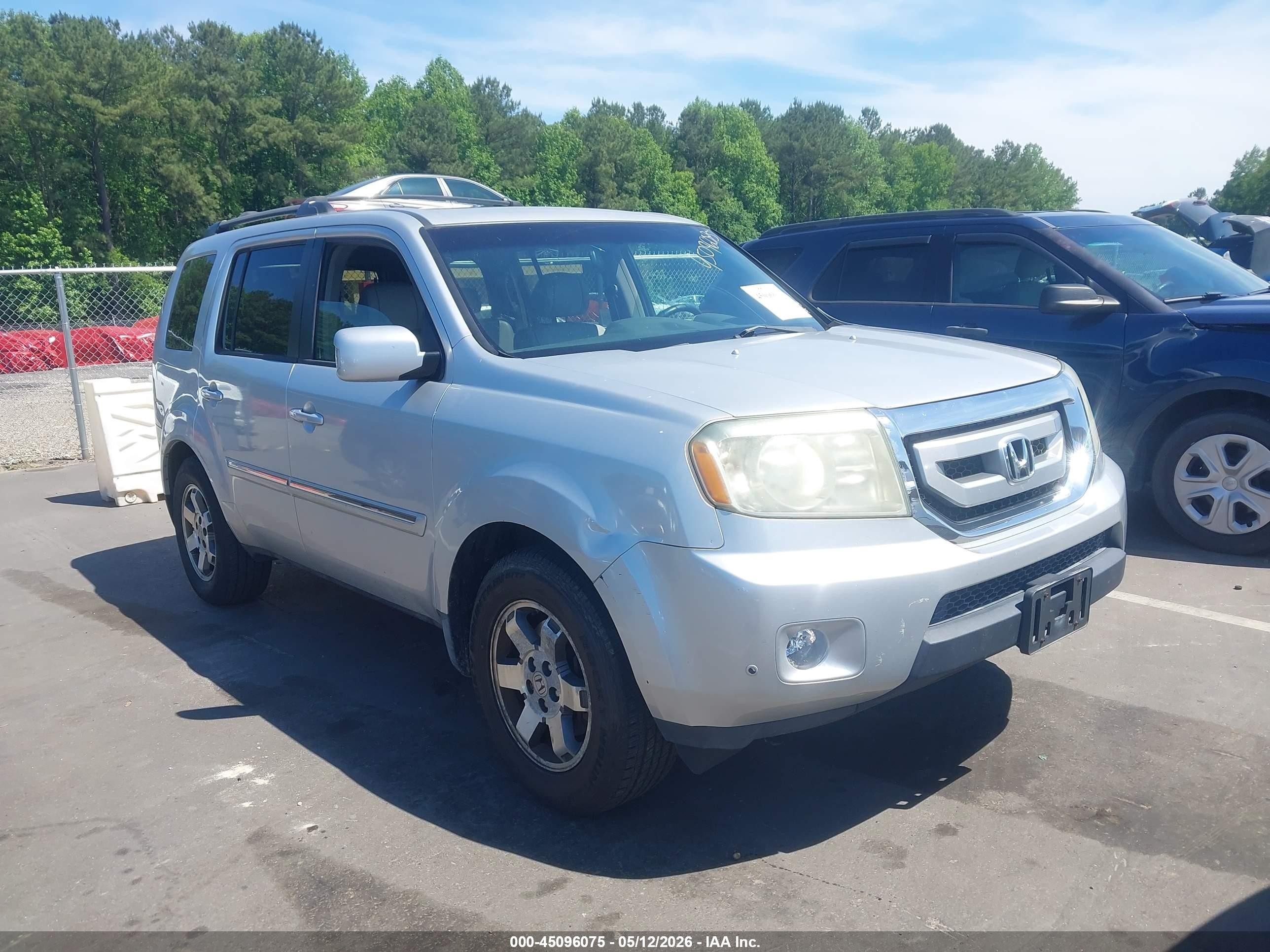 2009 Honda Pilot Touring Silver vin: 5FNYF48839B027677