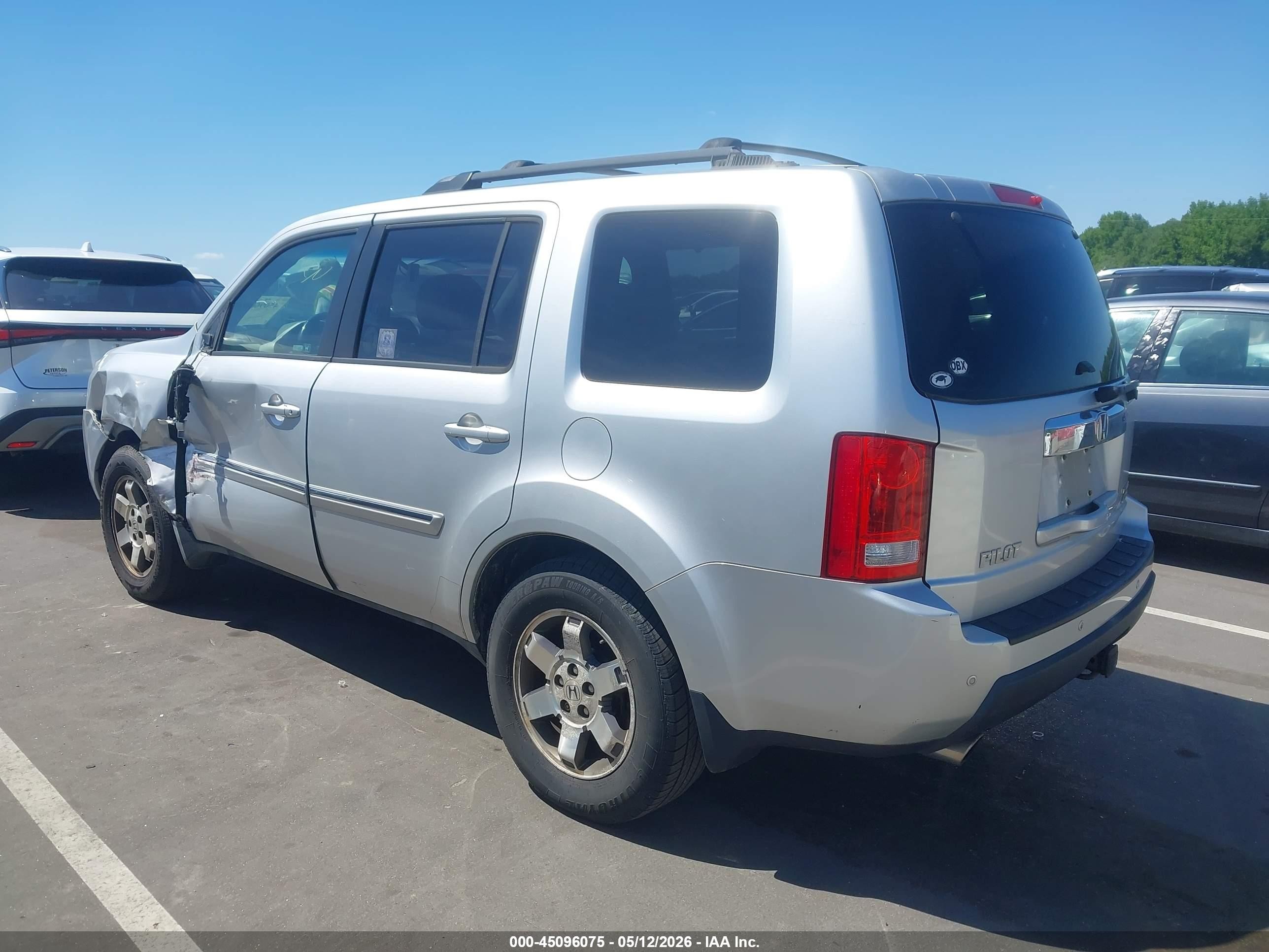 2009 Honda Pilot Touring Silver vin: 5FNYF48839B027677