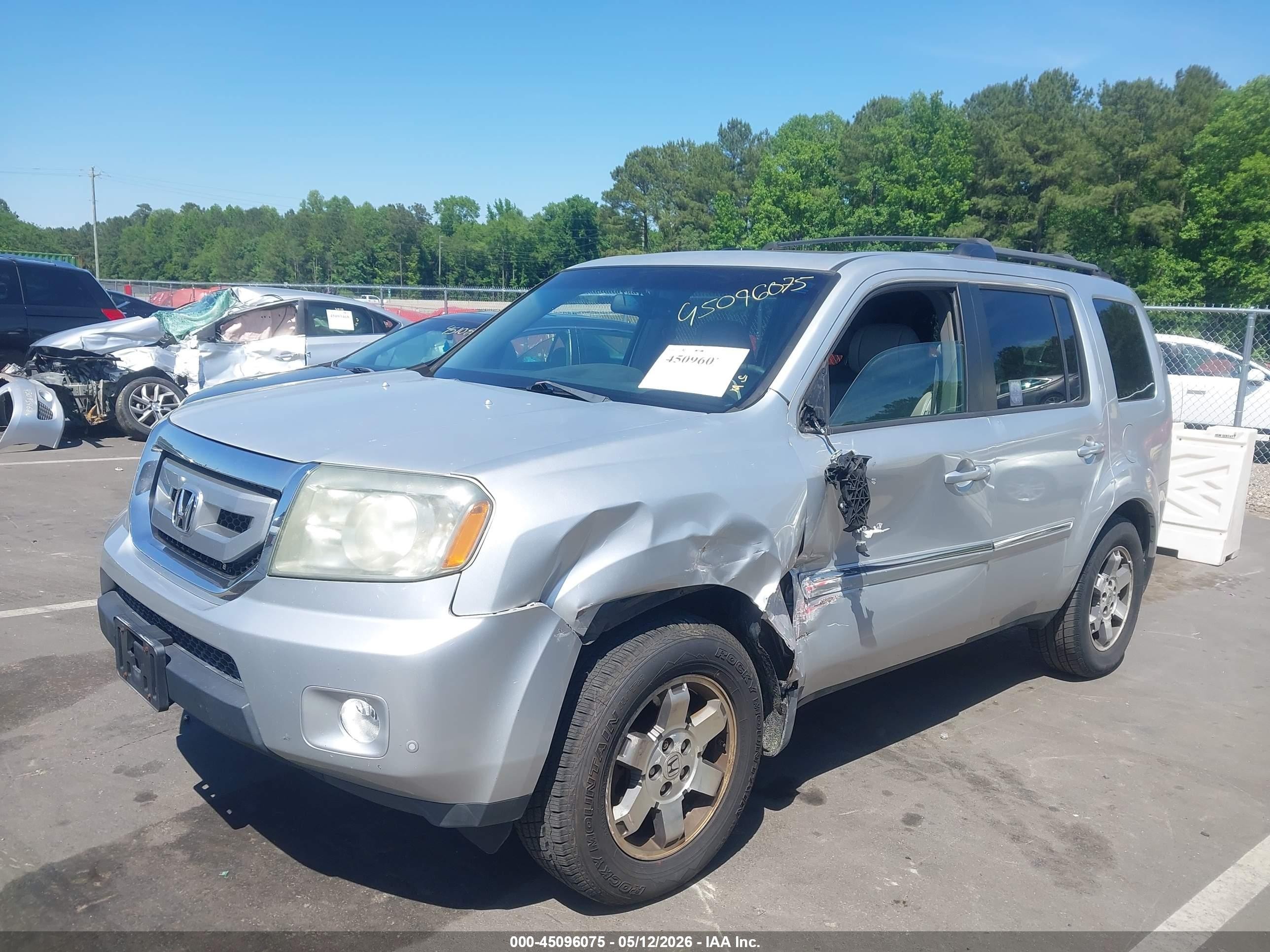 2009 Honda Pilot Touring Silver vin: 5FNYF48839B027677