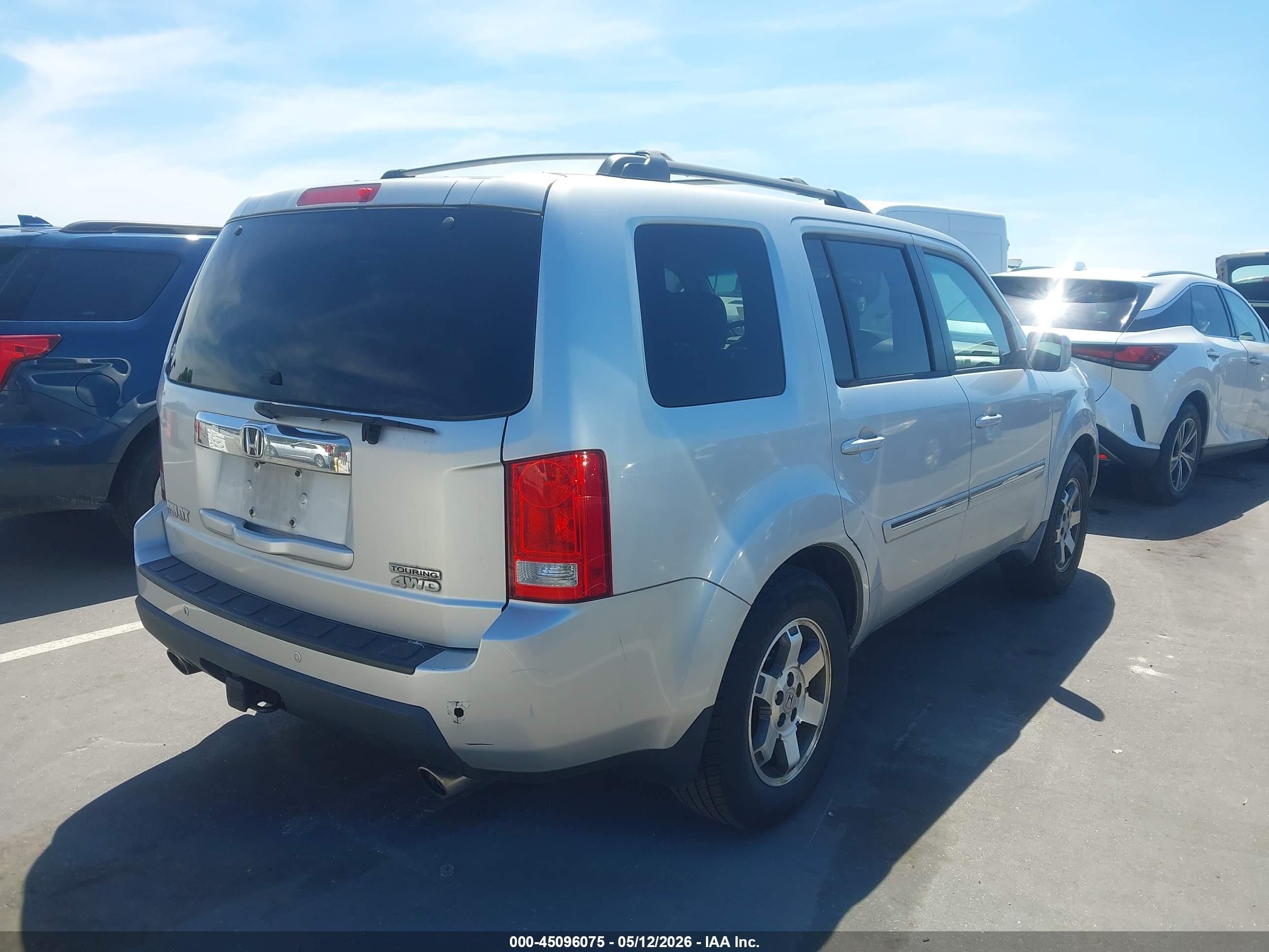 2009 Honda Pilot Touring Silver vin: 5FNYF48839B027677