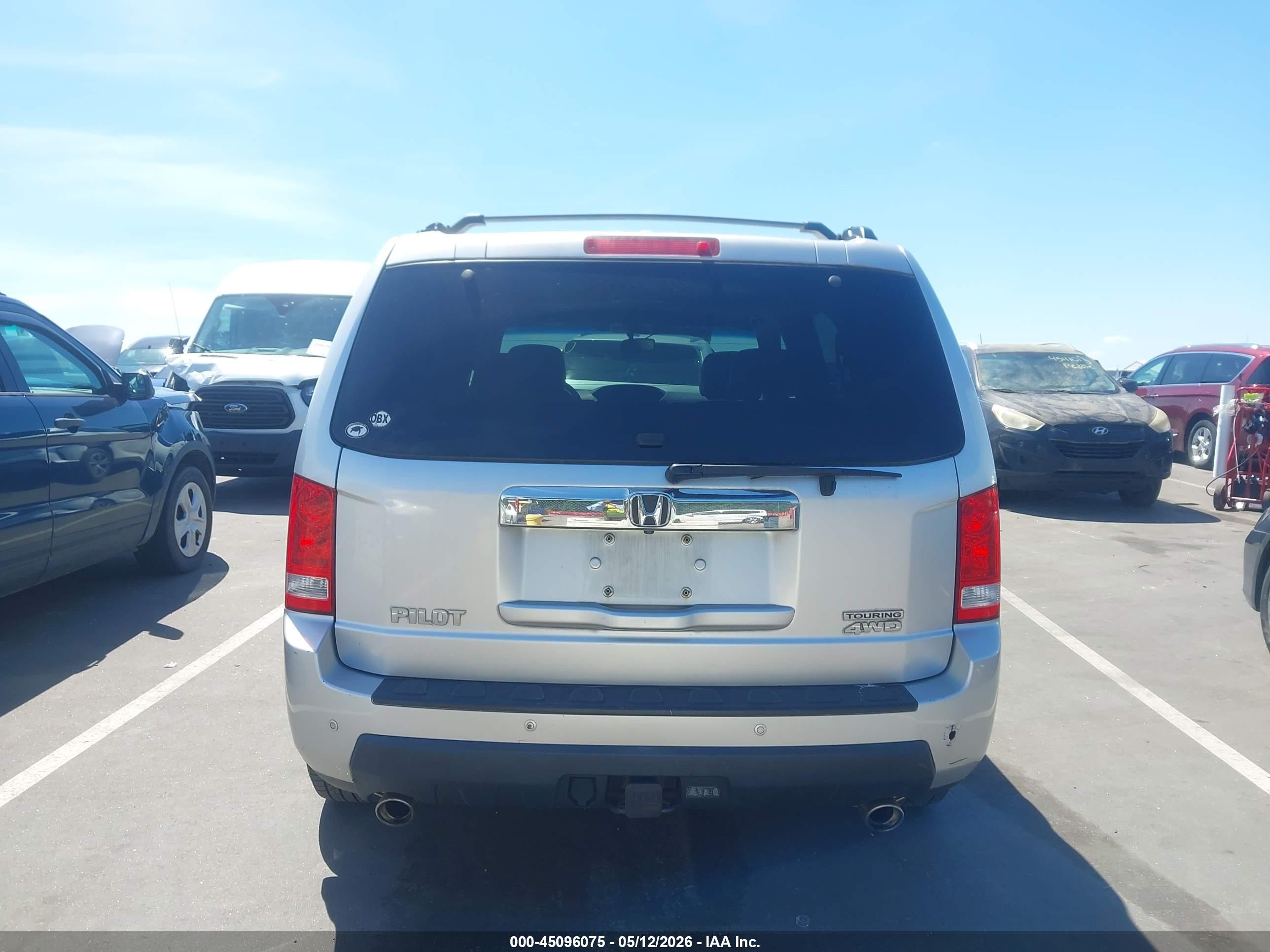 2009 Honda Pilot Touring Silver vin: 5FNYF48839B027677