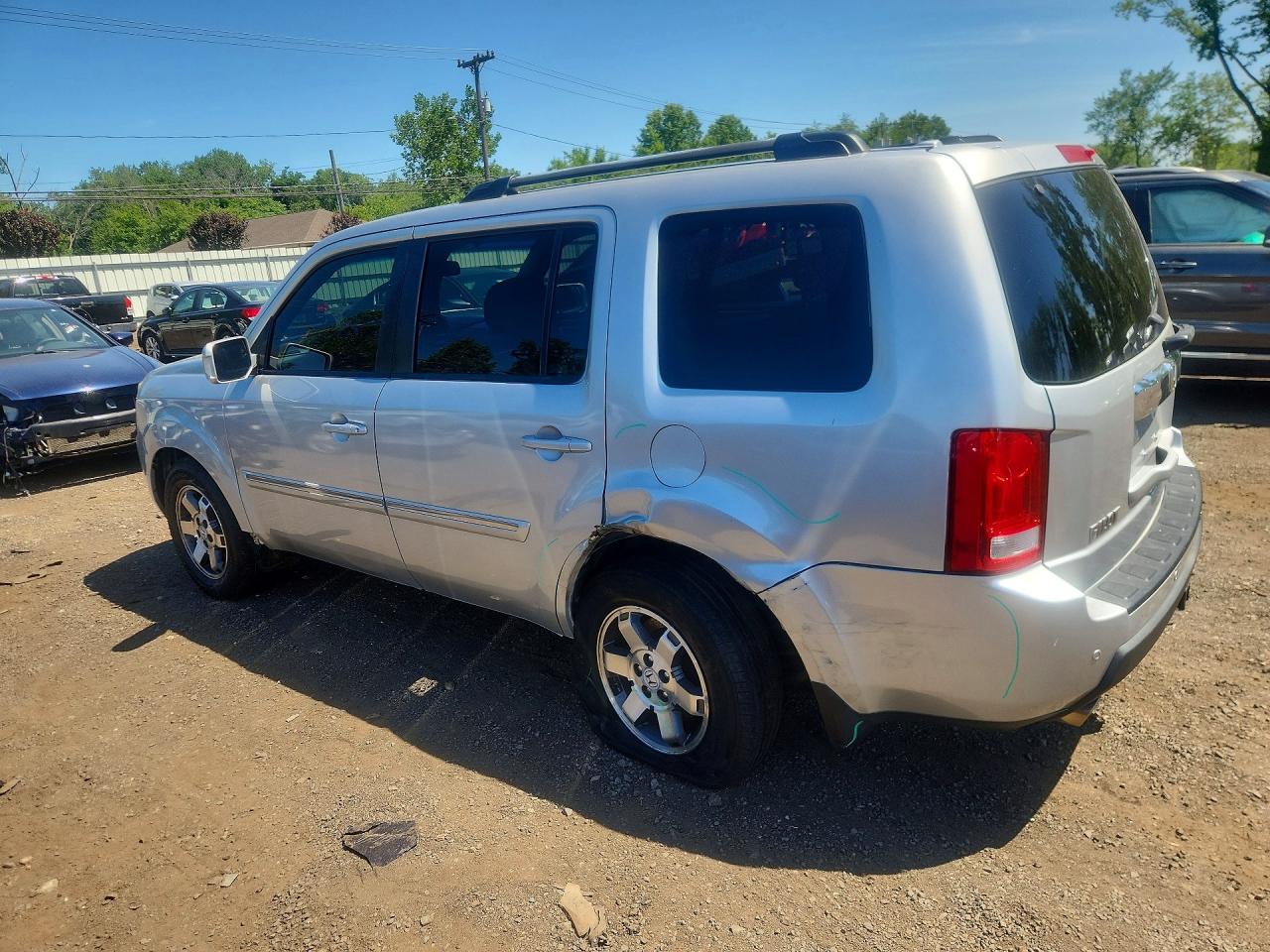 2009 Honda Pilot Touring Silver vin: 5FNYF48869B024398