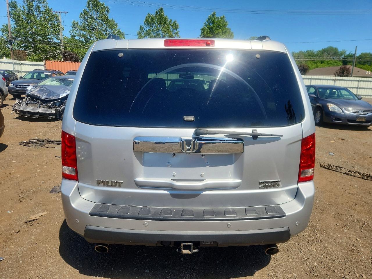 2009 Honda Pilot Touring Silver vin: 5FNYF48869B024398