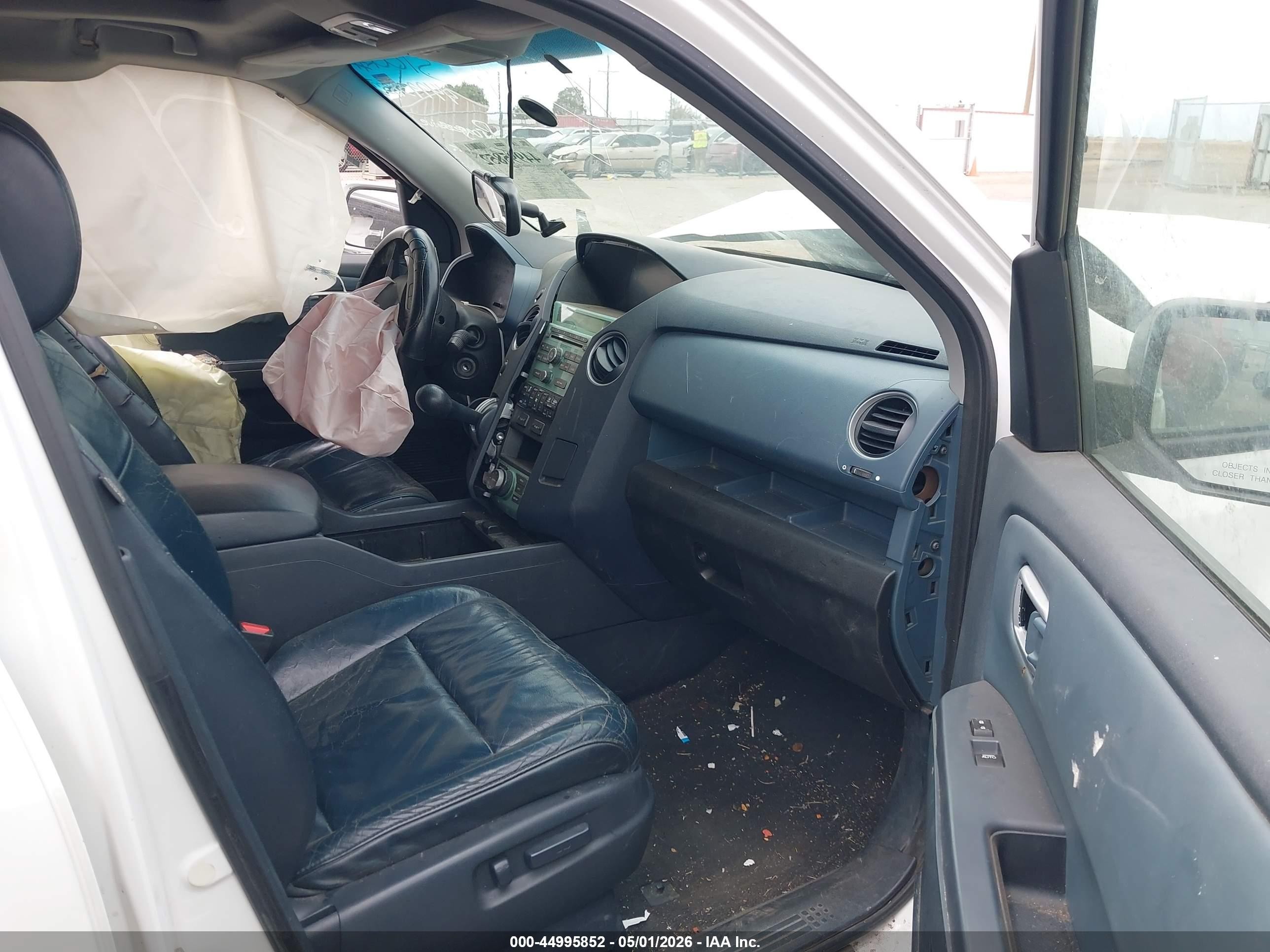 2009 Honda Pilot Touring White vin: 5FNYF488X9B017096