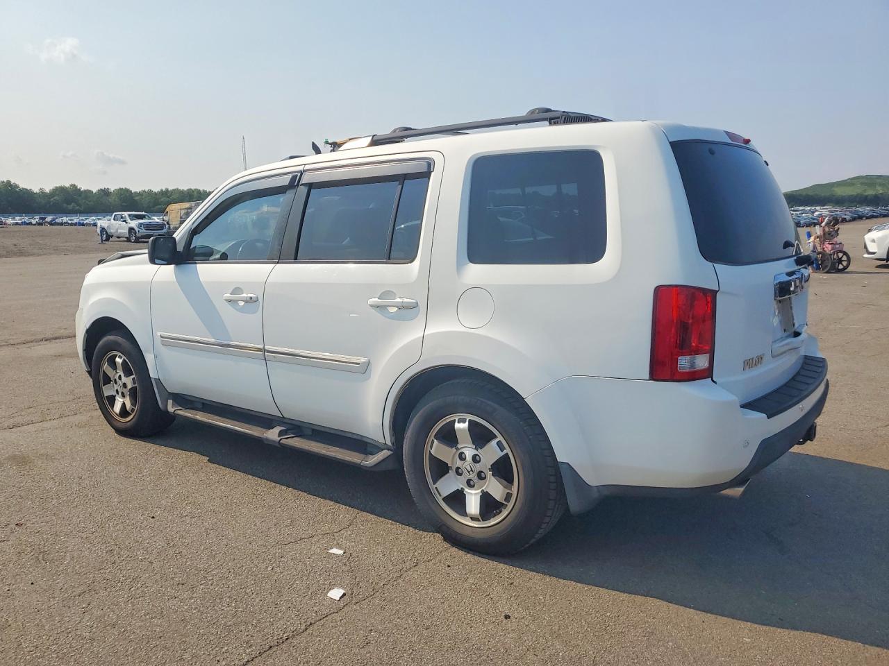 2009 Honda Pilot Touring White vin: 5FNYF48909B050973