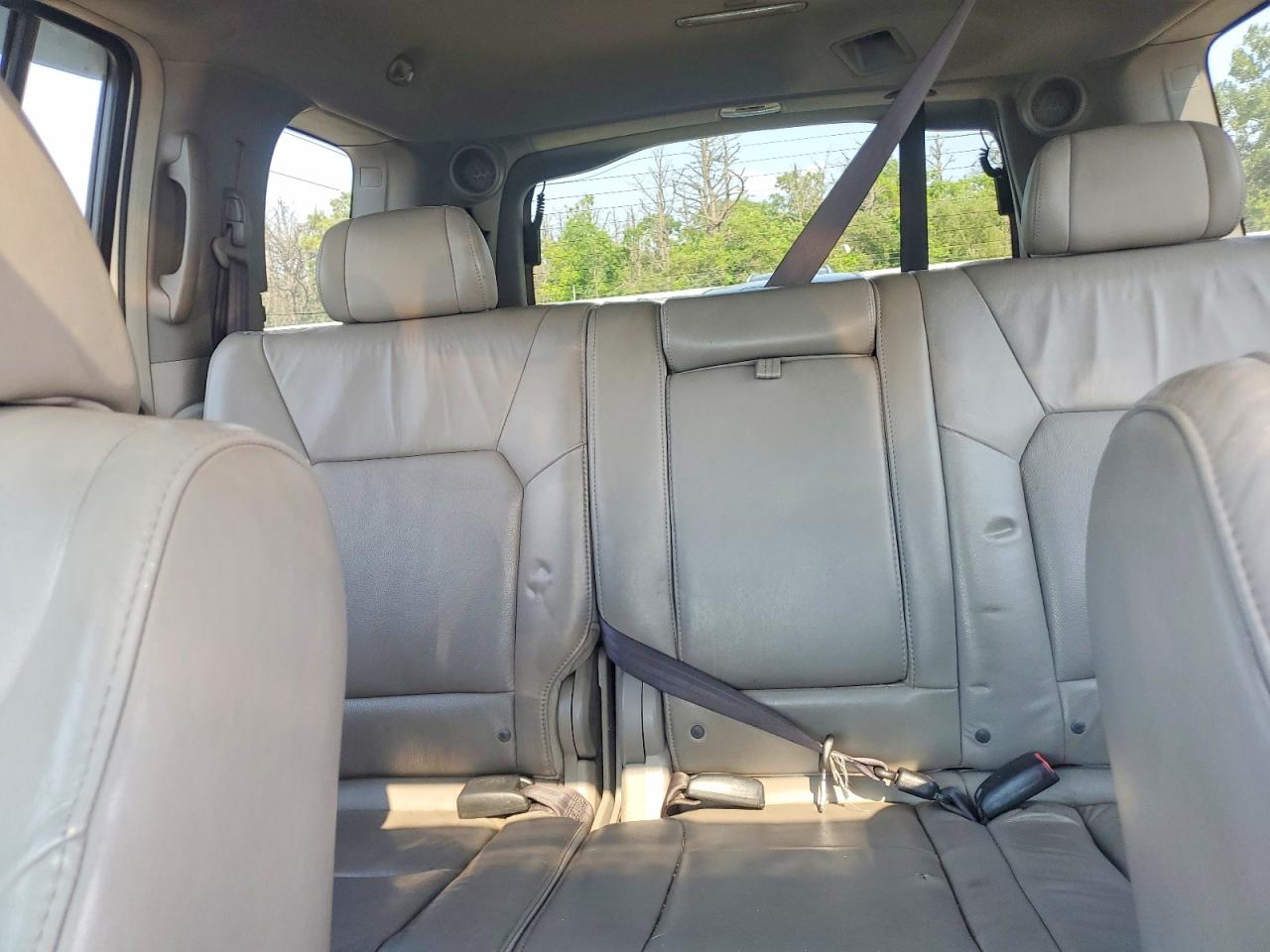 2009 Honda Pilot Touring White vin: 5FNYF48909B050973