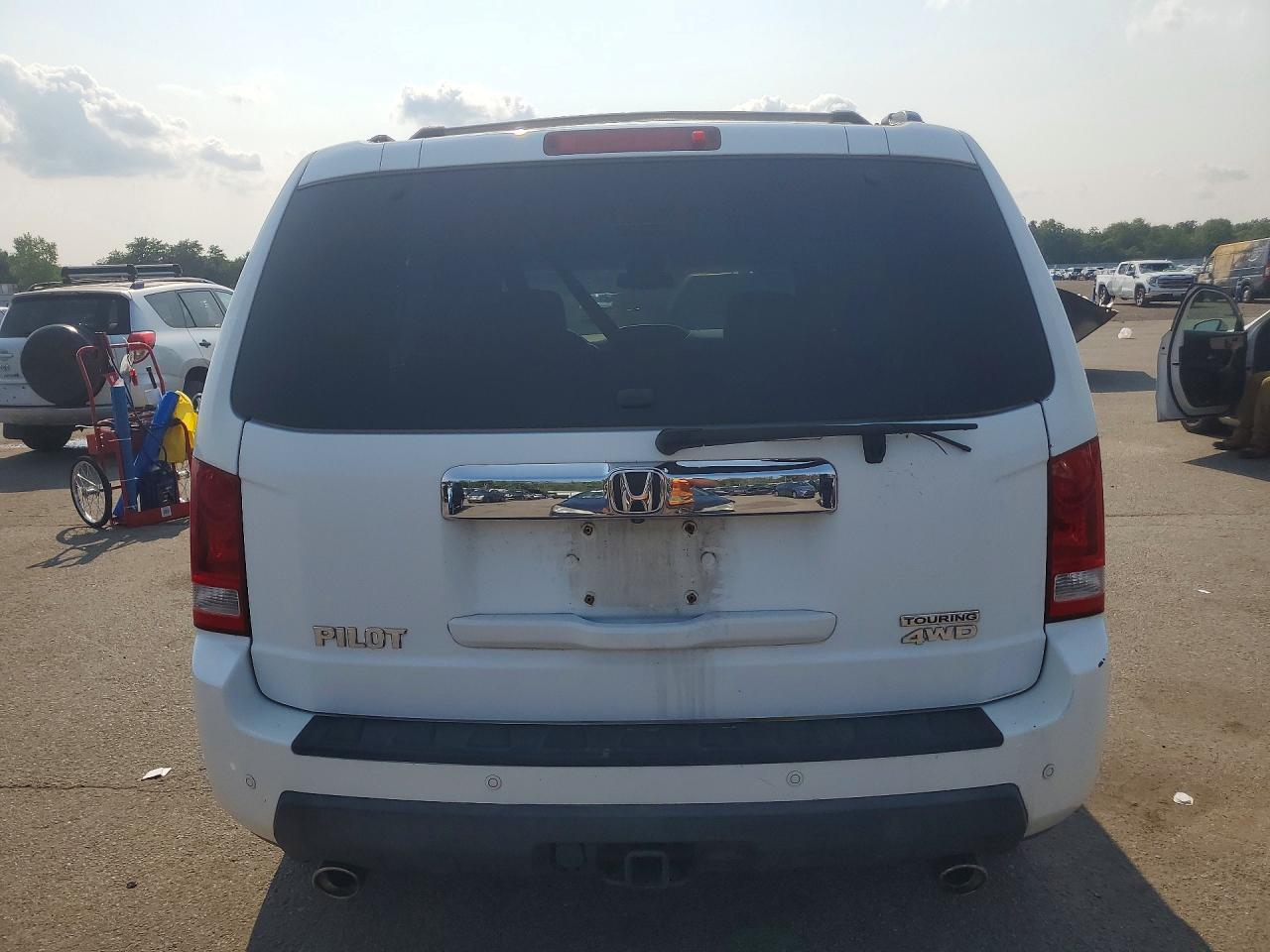 2009 Honda Pilot Touring White vin: 5FNYF48909B050973