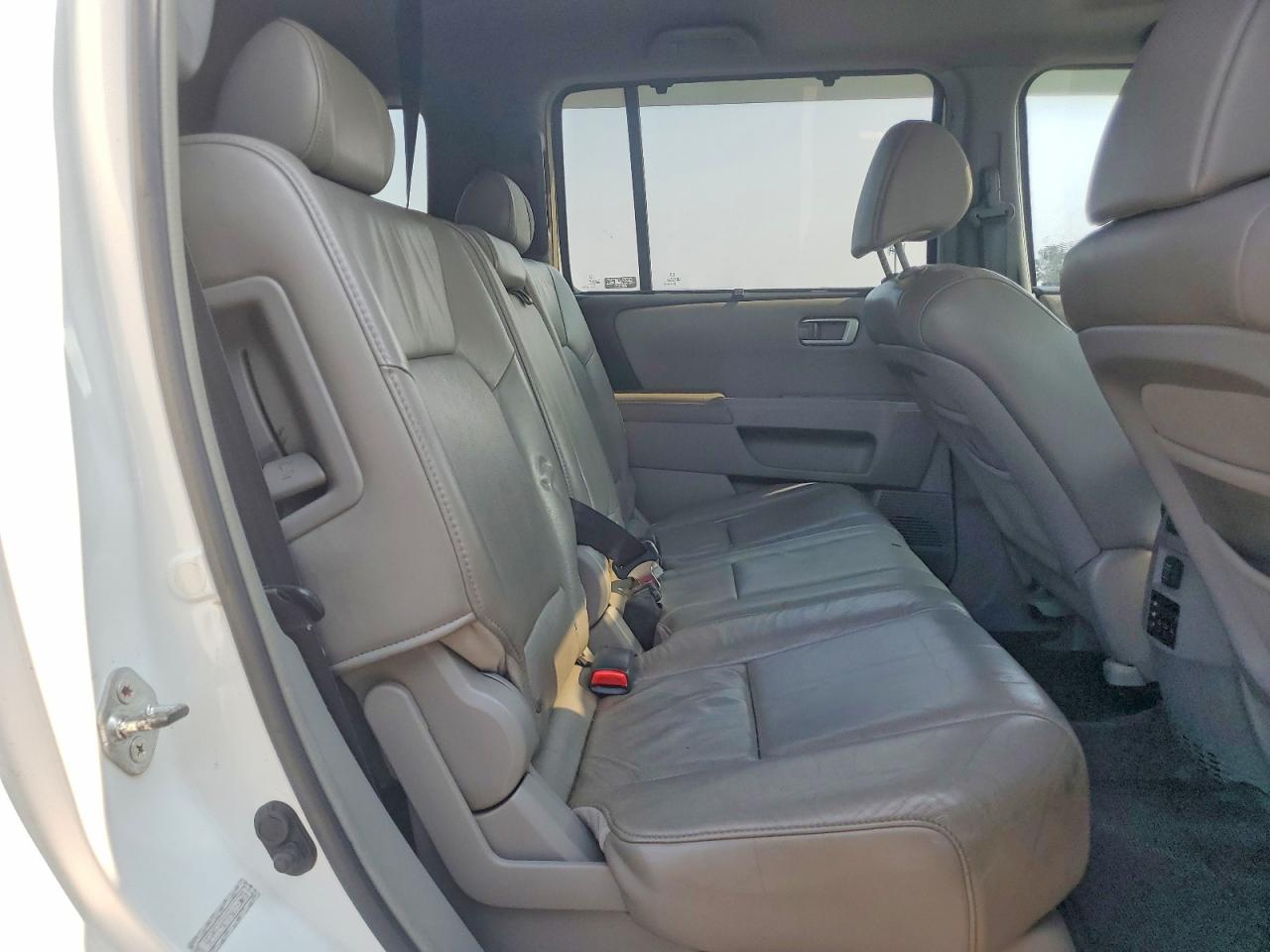 2009 Honda Pilot Touring White vin: 5FNYF48909B050973