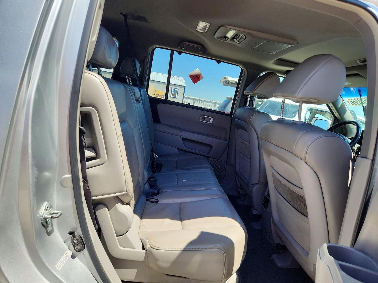 2009 Honda Pilot Touring Silver vin: 5FNYF48929B003508