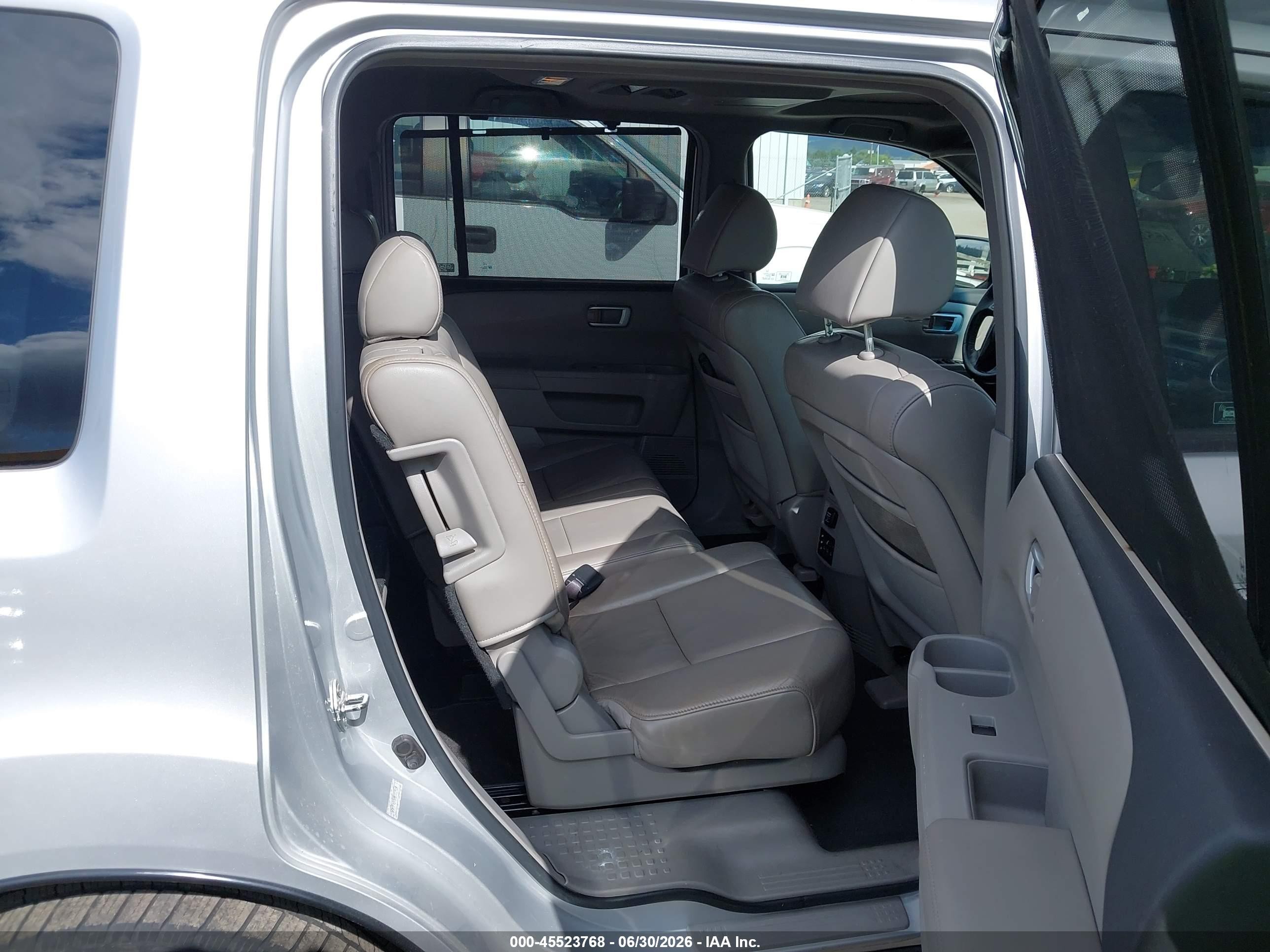 2009 Honda Pilot Touring Silver vin: 5FNYF48959B003969