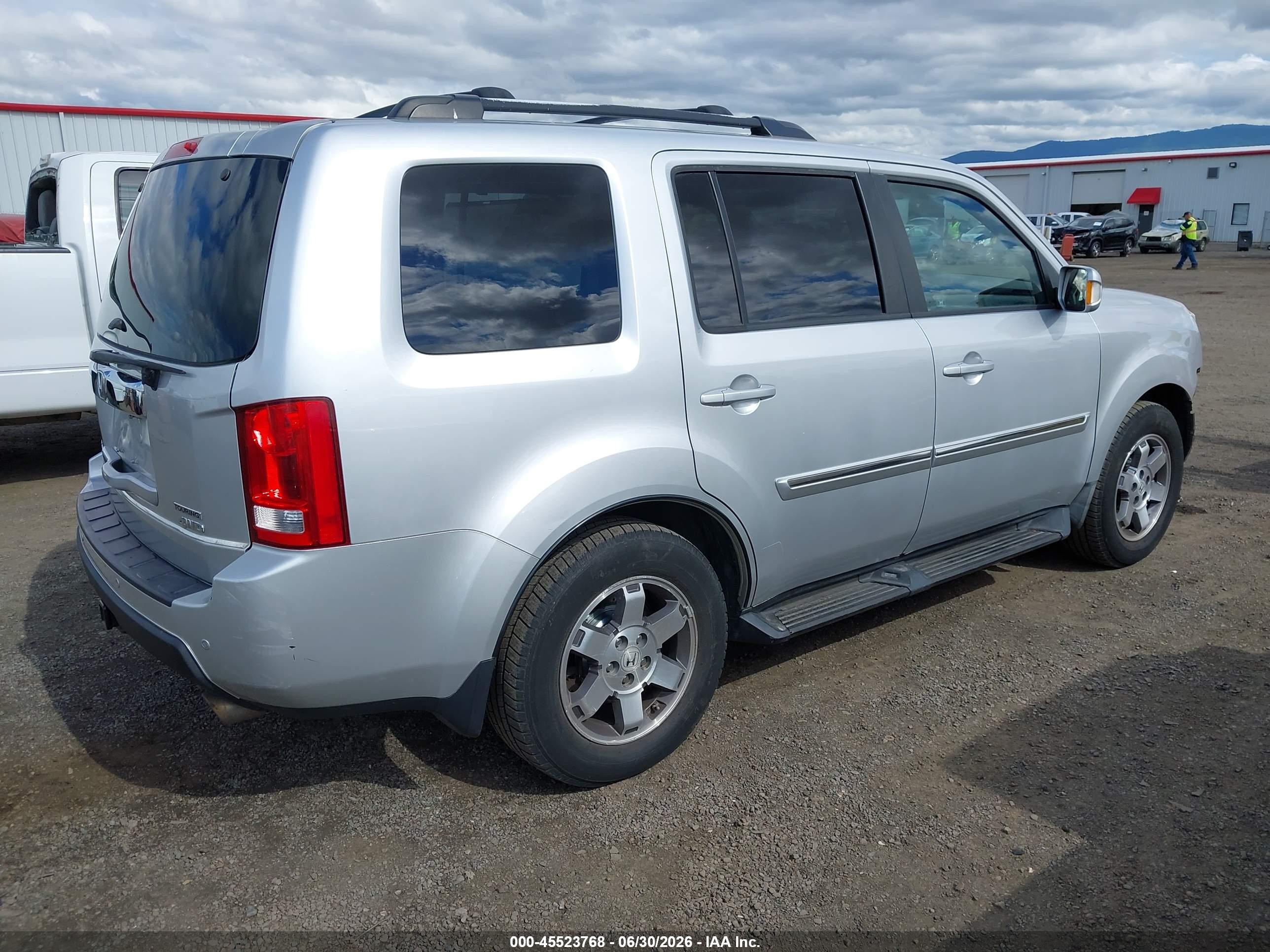 2009 Honda Pilot Touring Silver vin: 5FNYF48959B003969
