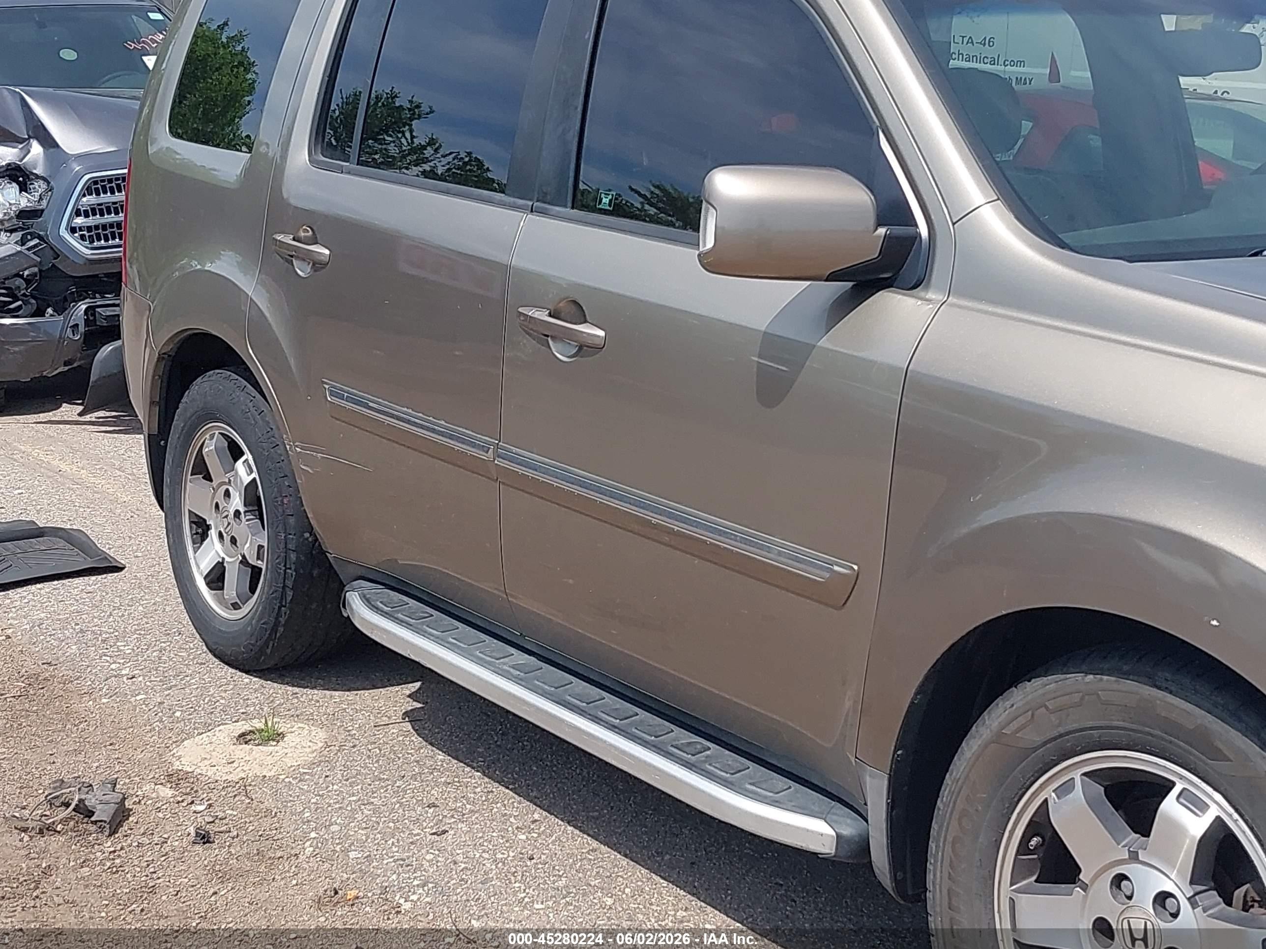 2009 Honda Pilot Touring Dark Brown vin: 5FNYF48969B021073