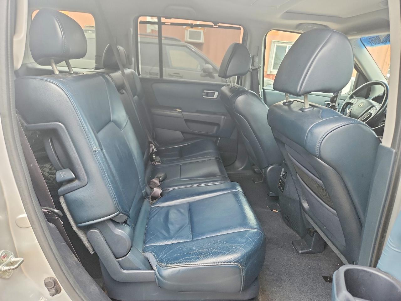 2009 Honda Pilot Touring Silver vin: 5FNYF48989B026159