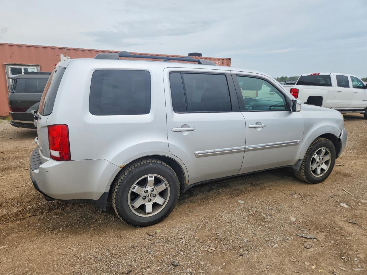 2009 Honda Pilot Touring Silver vin: 5FNYF48989B026159