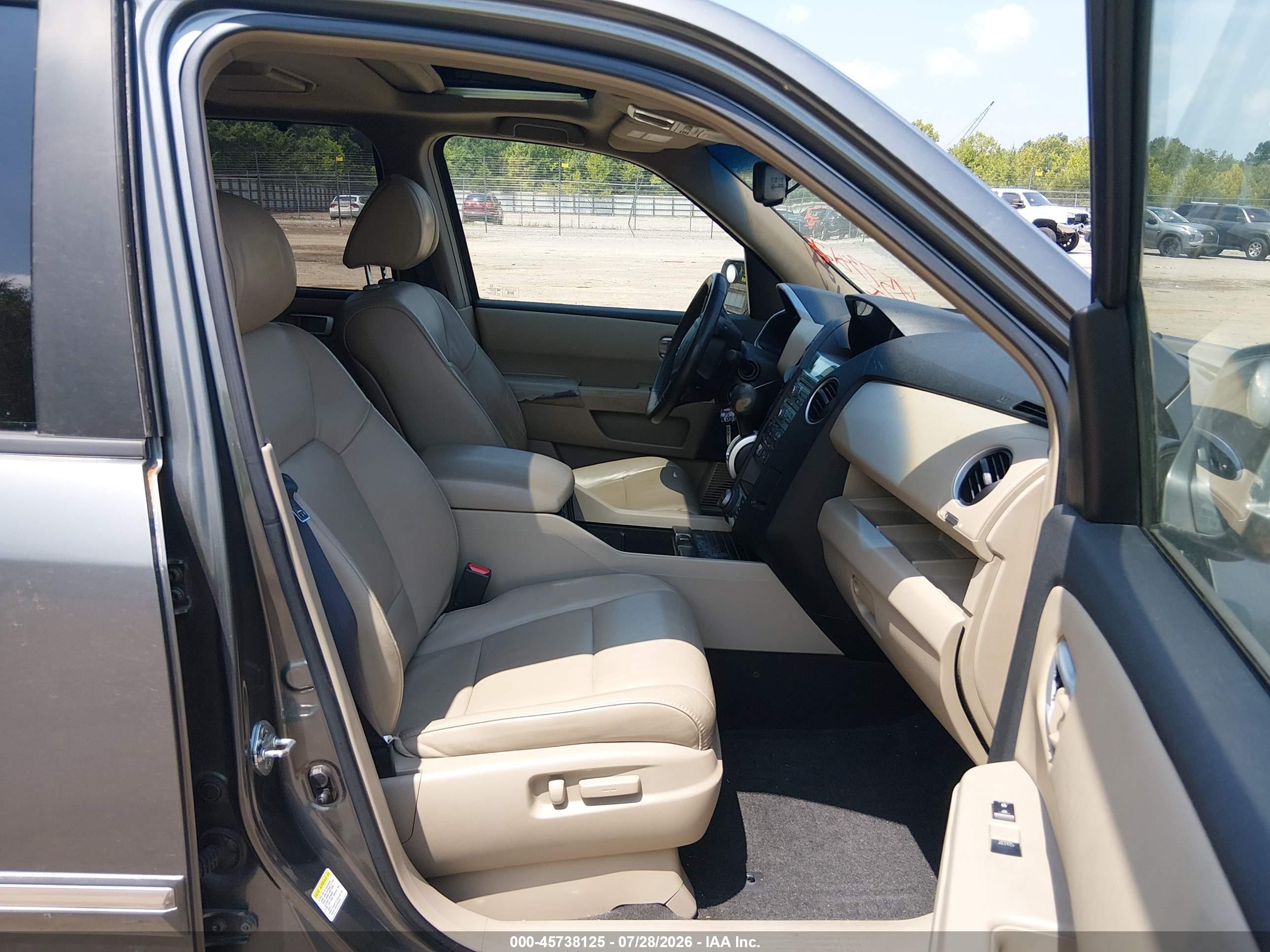 2009 Honda Pilot Touring Silver vin: 5FNYF489X9B006558