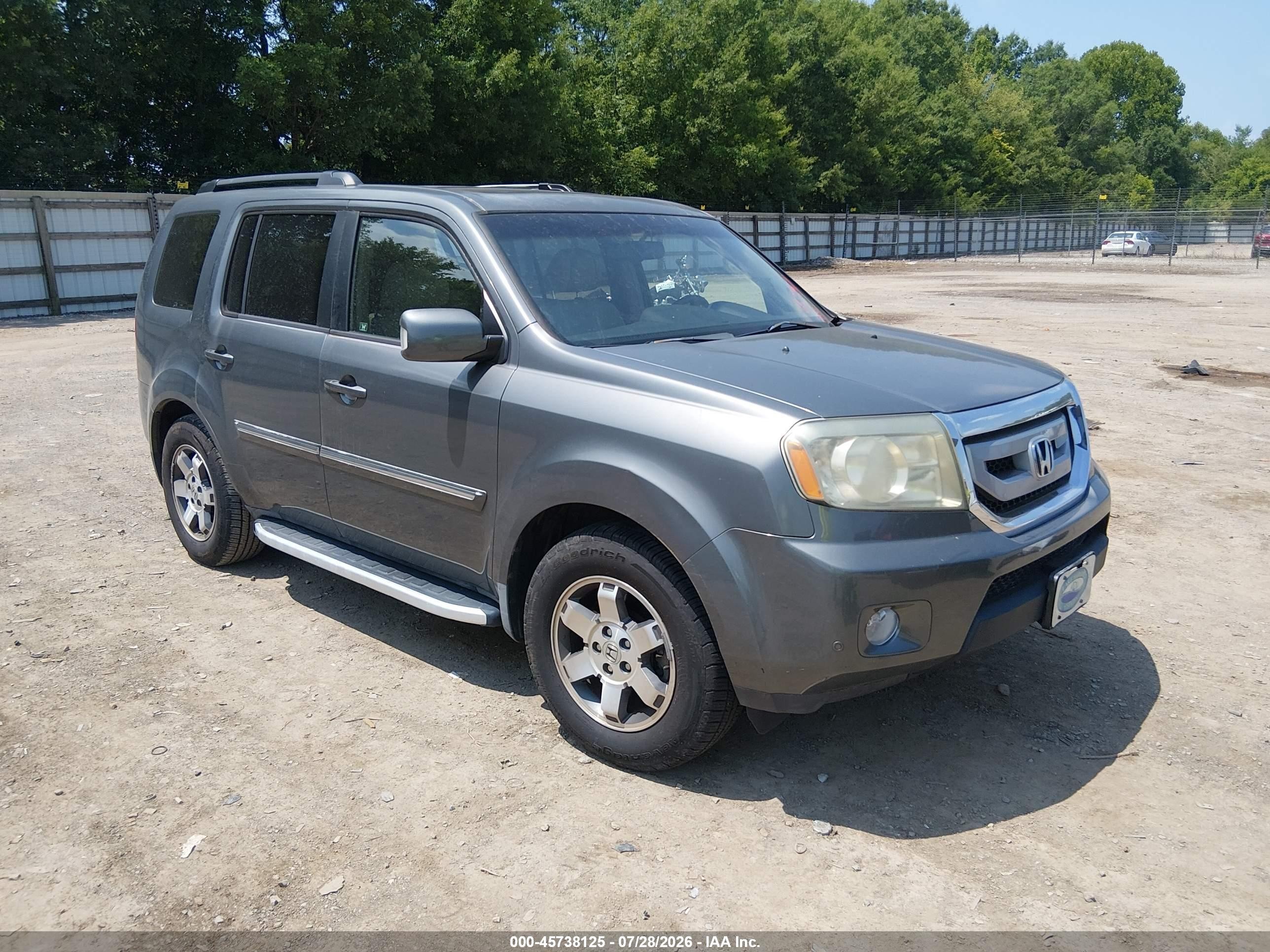 2009 Honda Pilot Touring Silver vin: 5FNYF489X9B006558