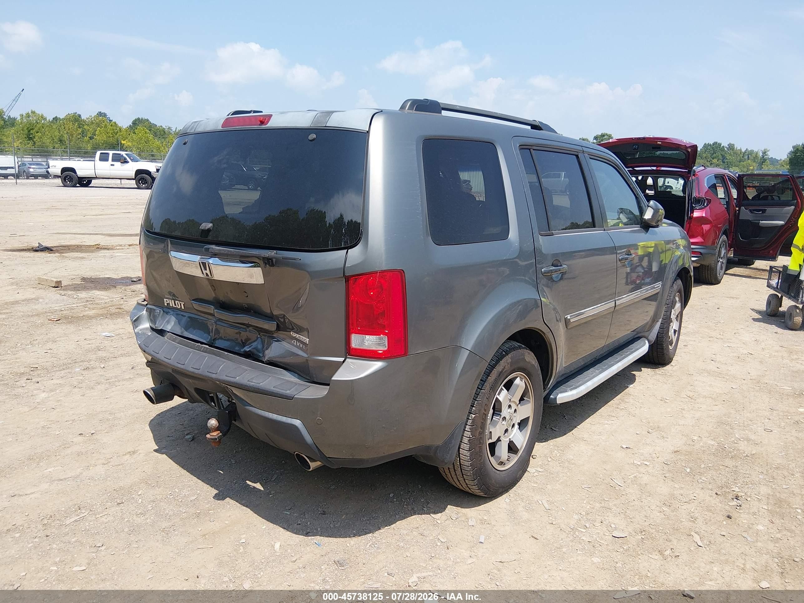2009 Honda Pilot Touring Silver vin: 5FNYF489X9B006558